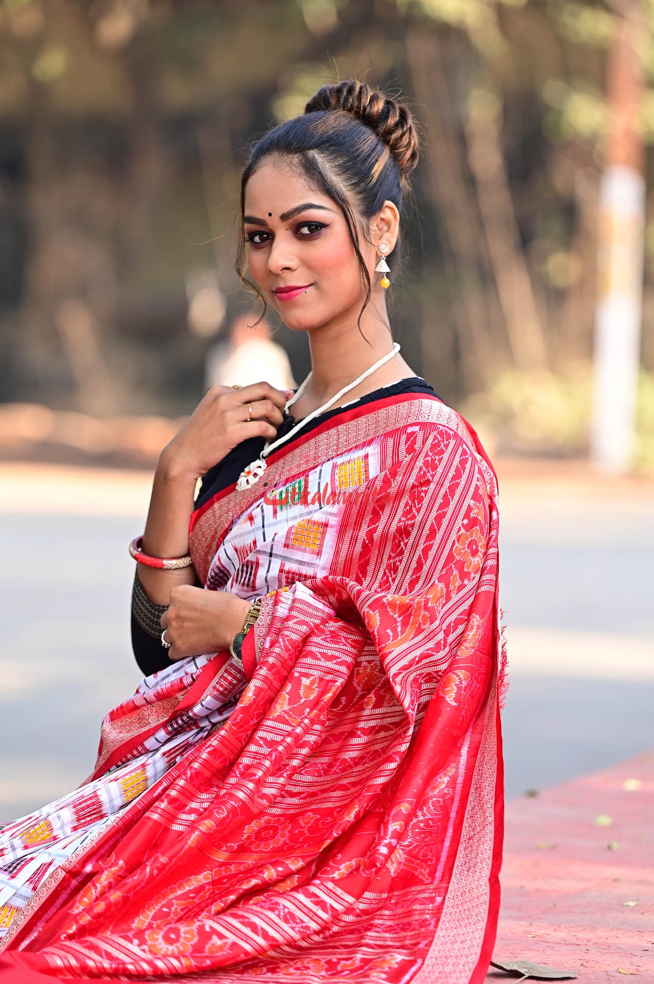 Mini Aswini White Sambalpuri Silk Saree