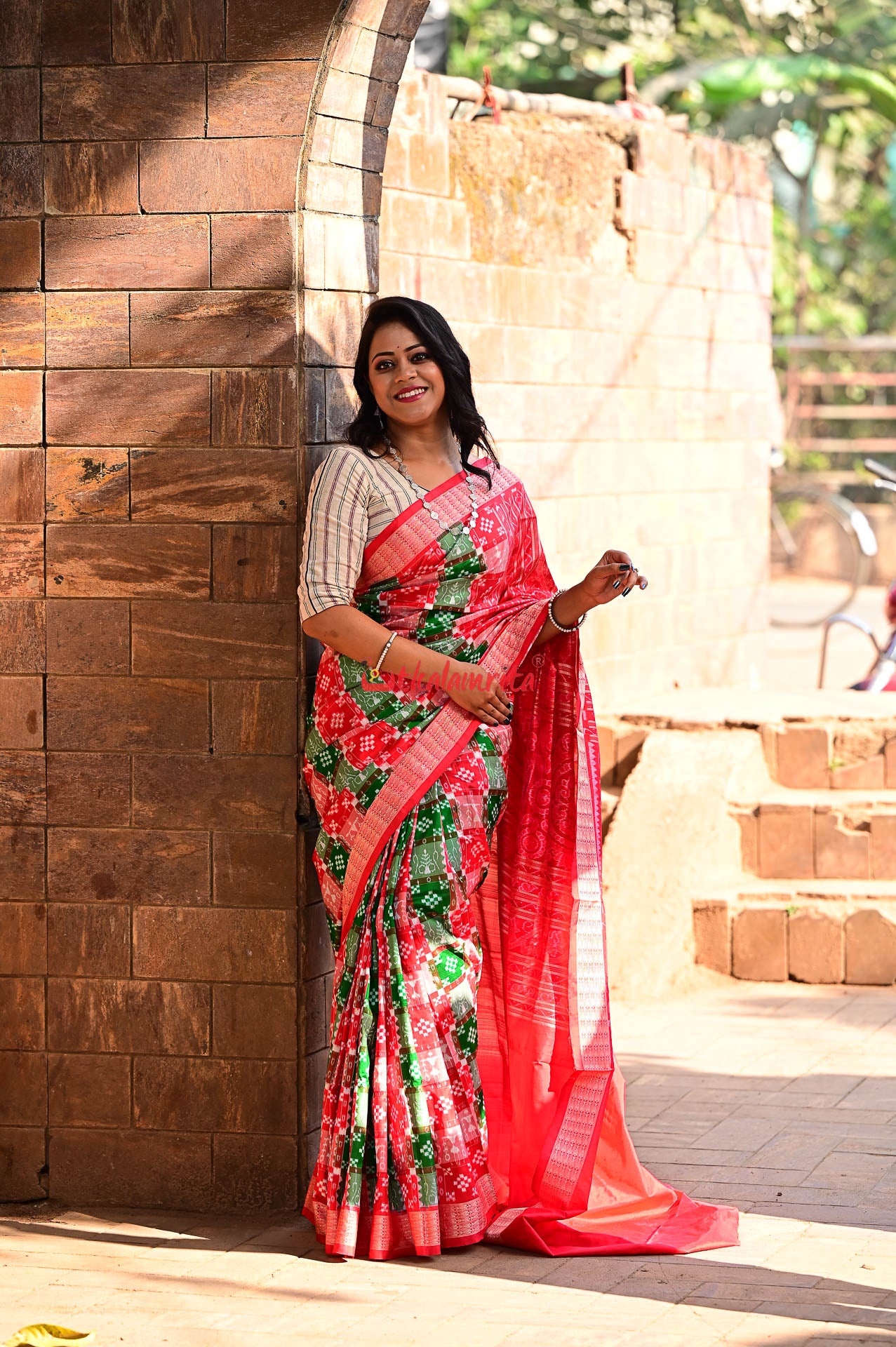 45 Kuthi Red Green Sambalpuri Pasapali Silk Saree