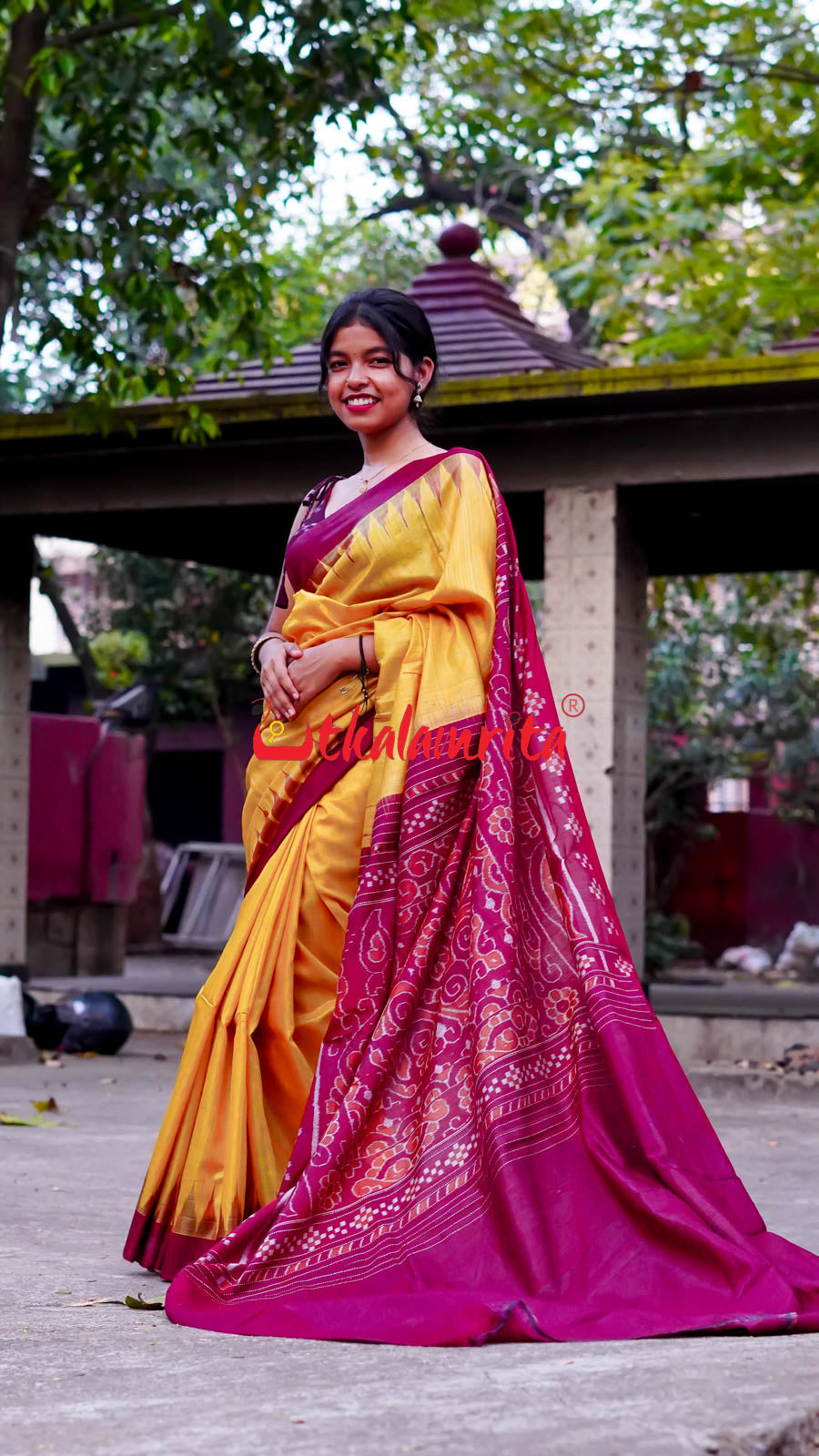 Red Black Dolabedi Silk Saree- Odisha Handloom Sarees,Sambalpuri Silk saree  | BigRayn.com in 2024 | Silk sarees, Clothes for women, Black and red