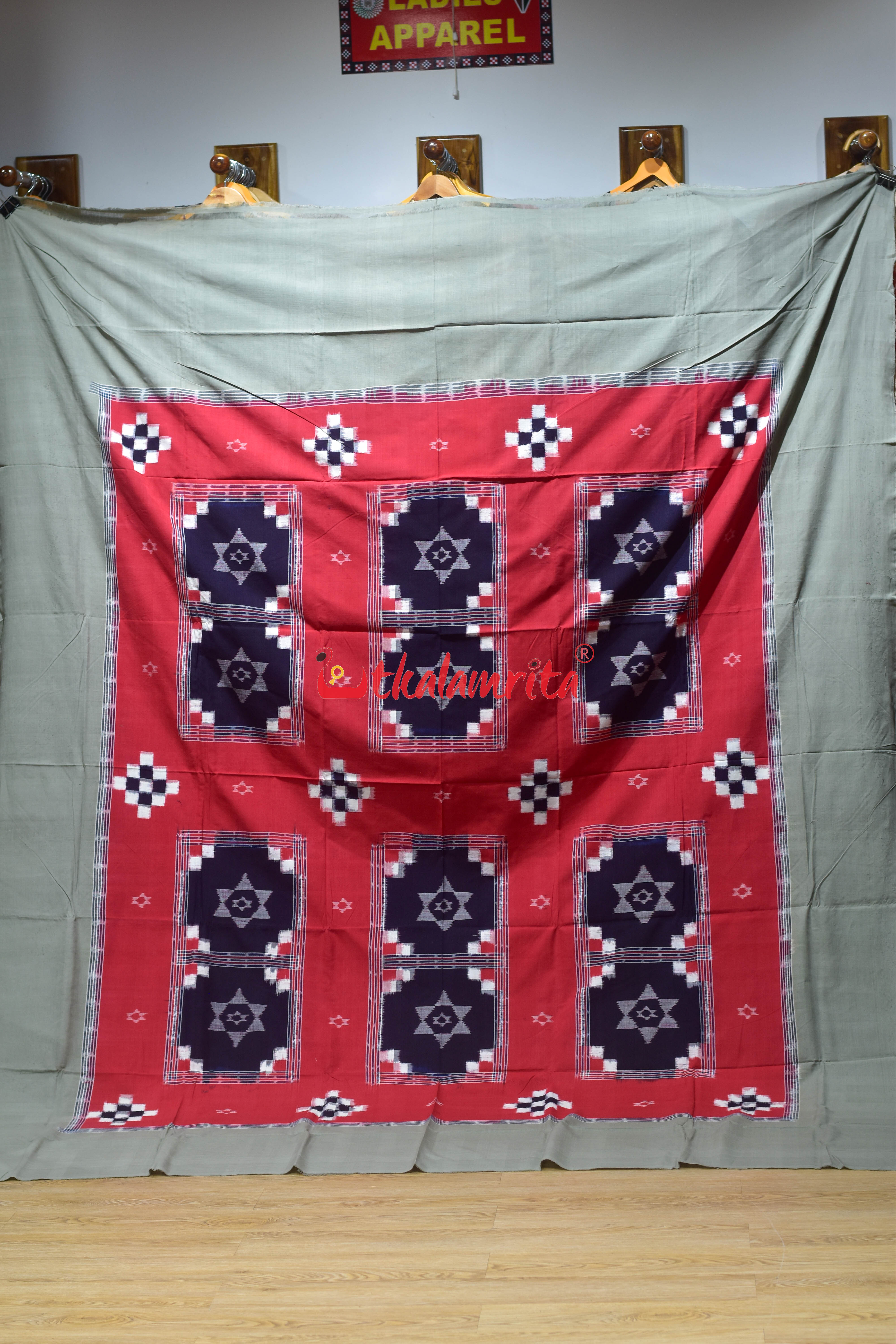 Red Blue Tipa L Design Cotton Bedsheet