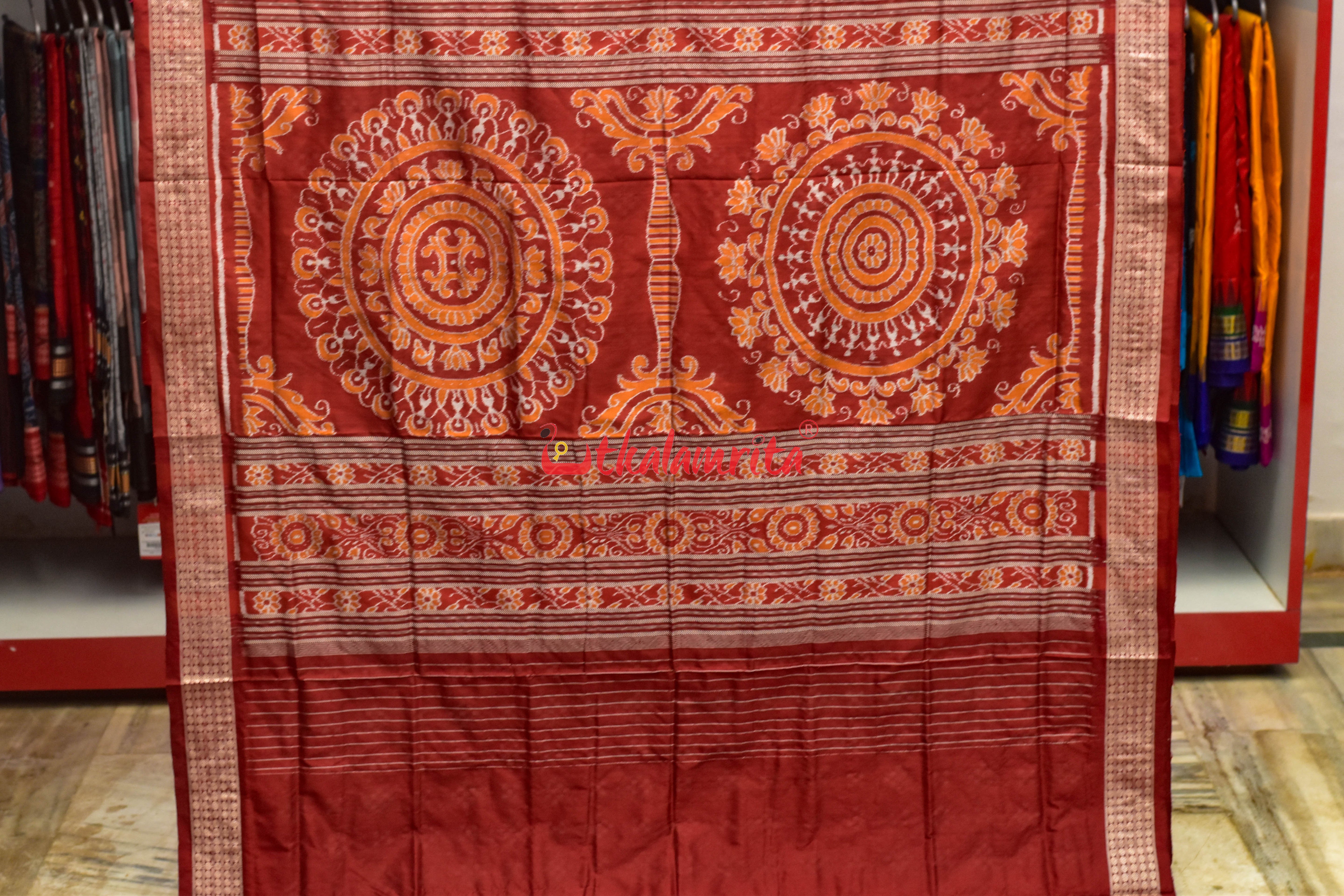 19 Kuthi Red Green Over Black Pasapali Silk Saree