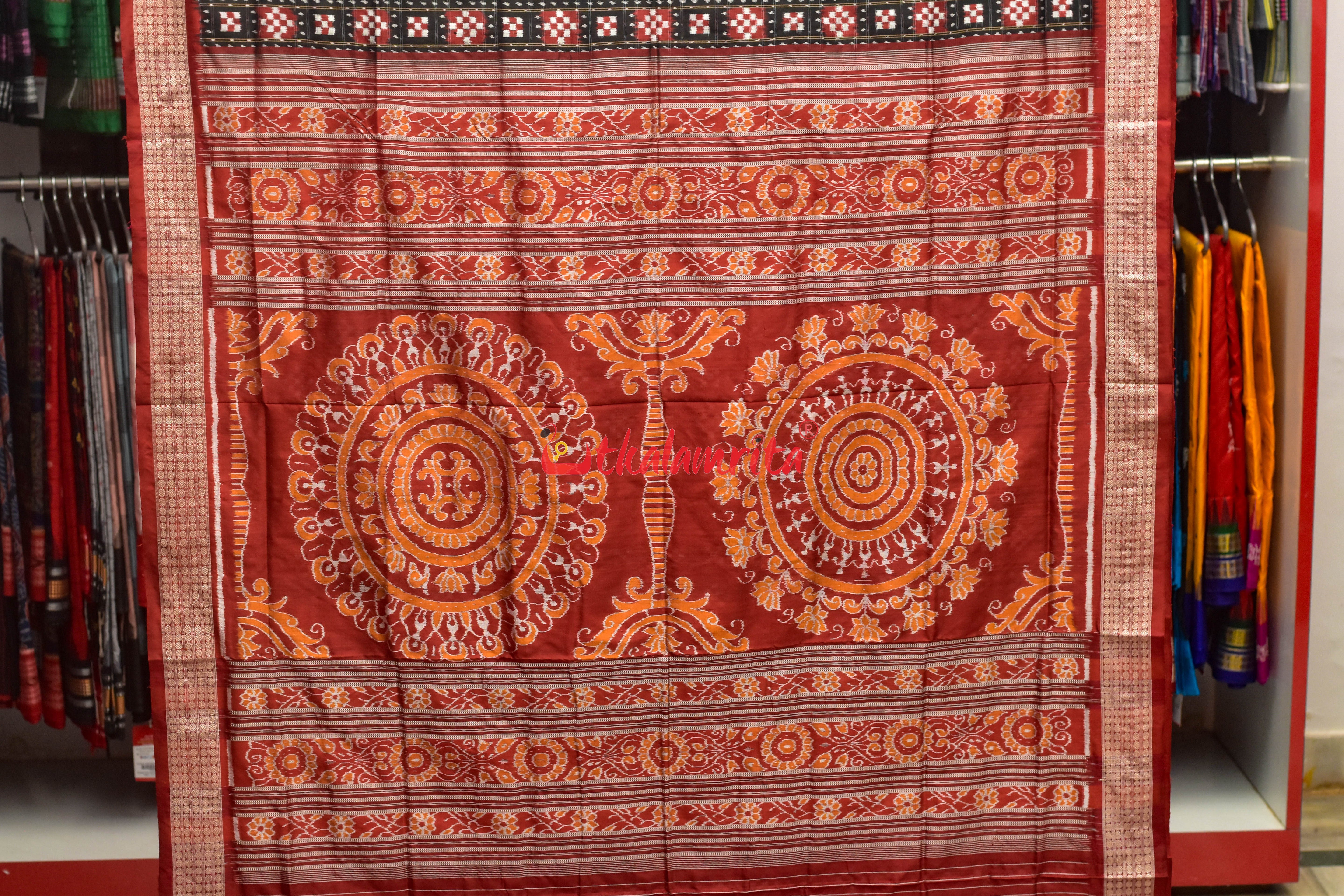19 Kuthi Red Green Over Black Pasapali Silk Saree