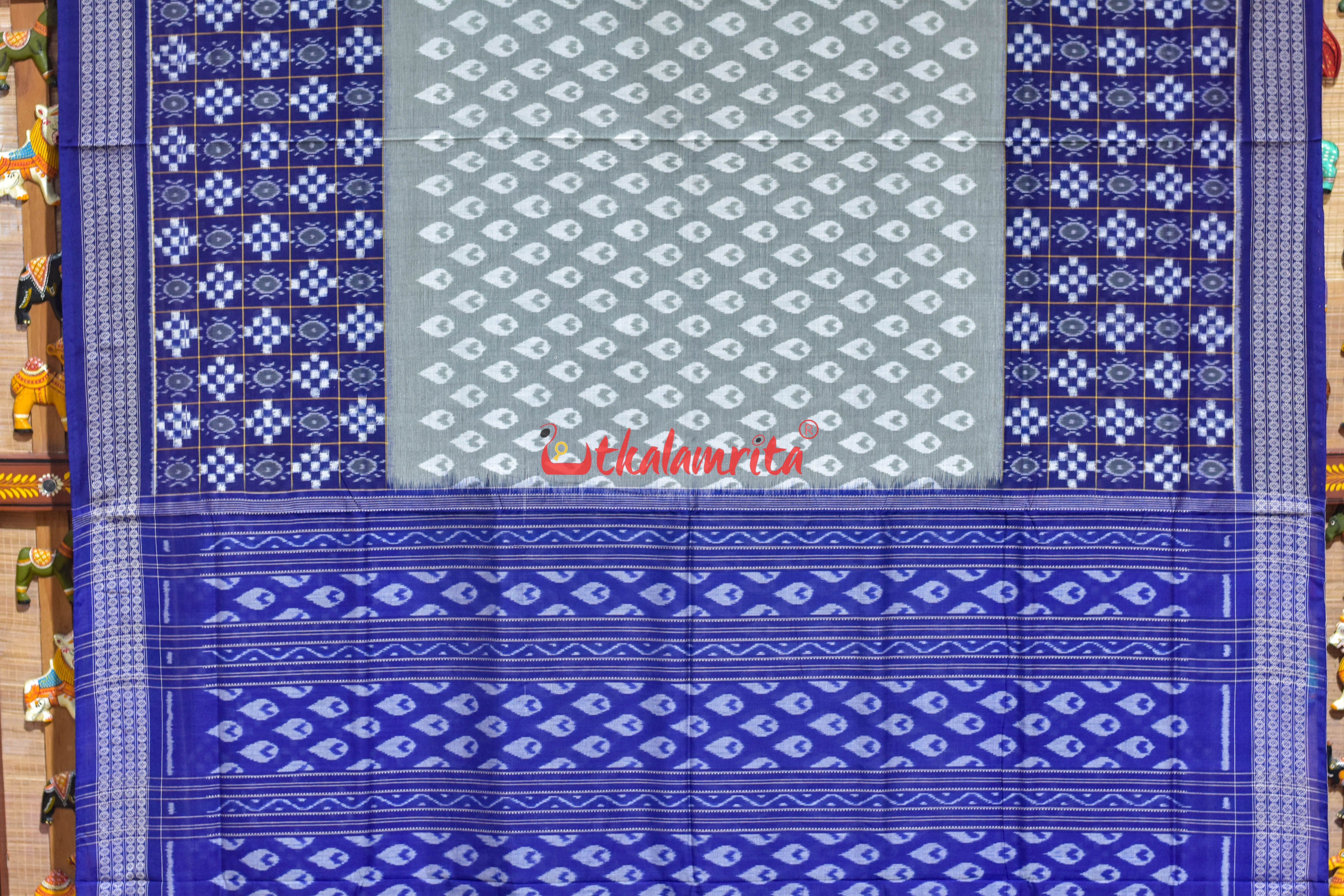 Grey Heart Scot Pasapali Sambalpuri Cotton Saree