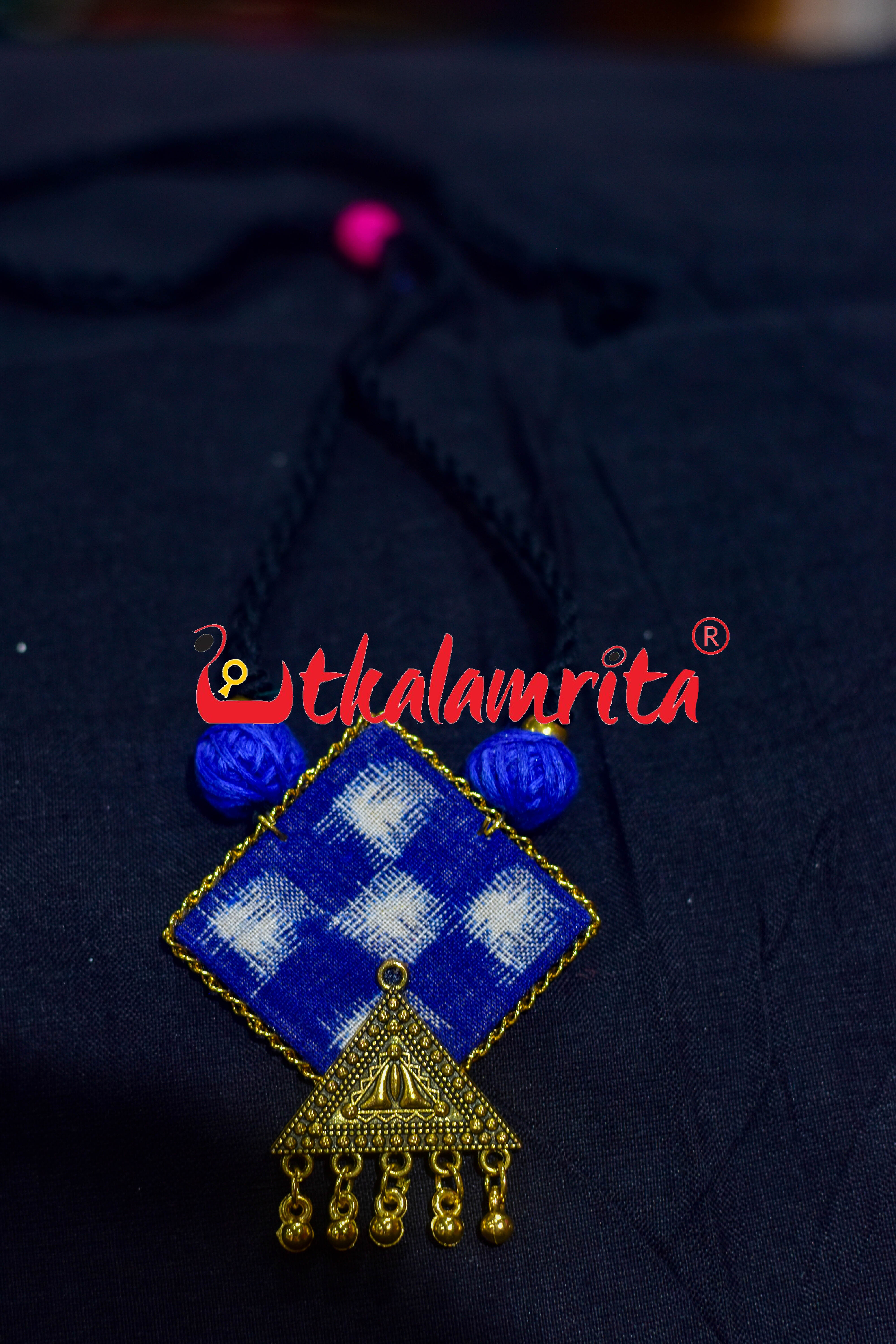 Blue Pasapali Golden Small Necklace Set