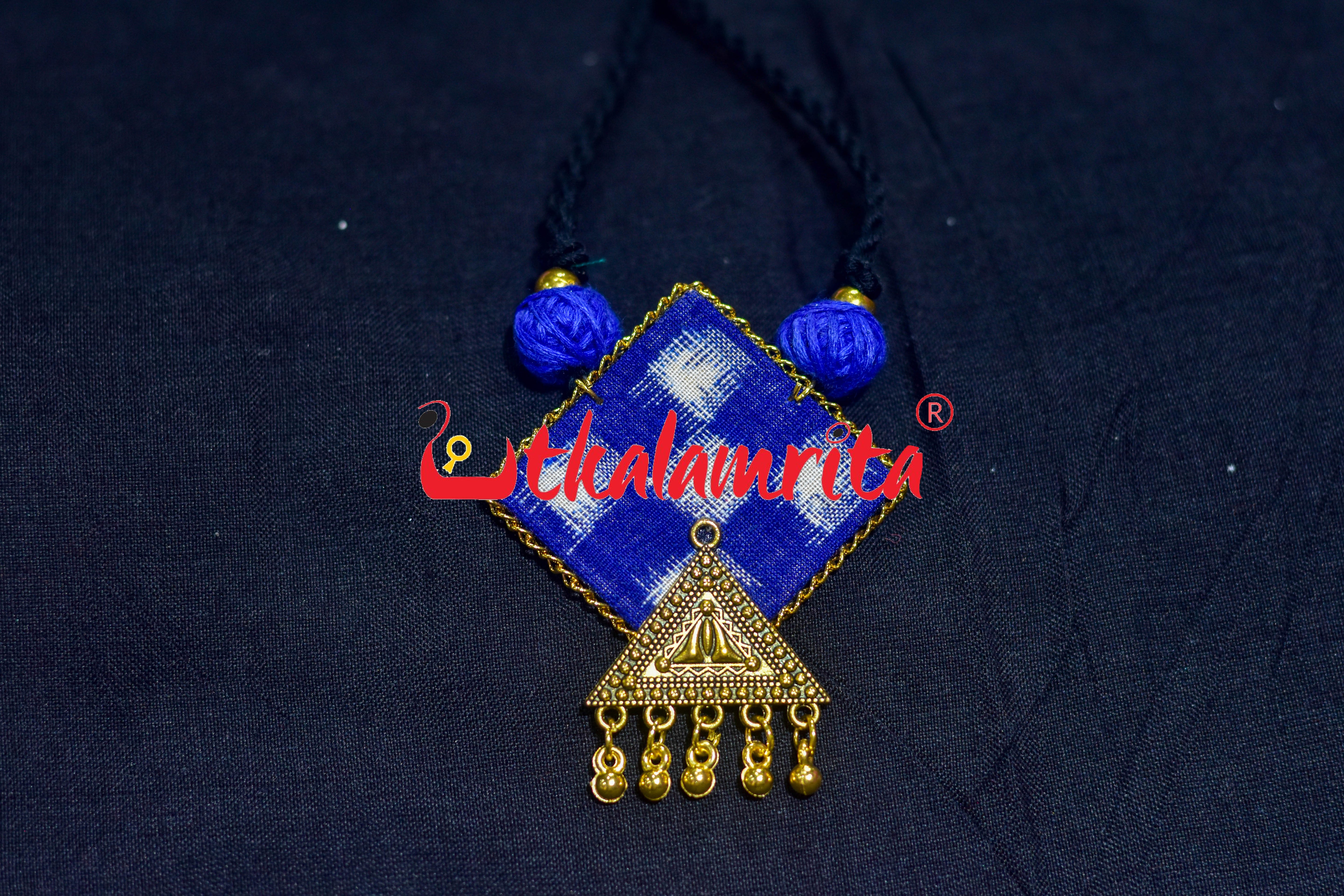 Blue Pasapali Golden Small Necklace Set
