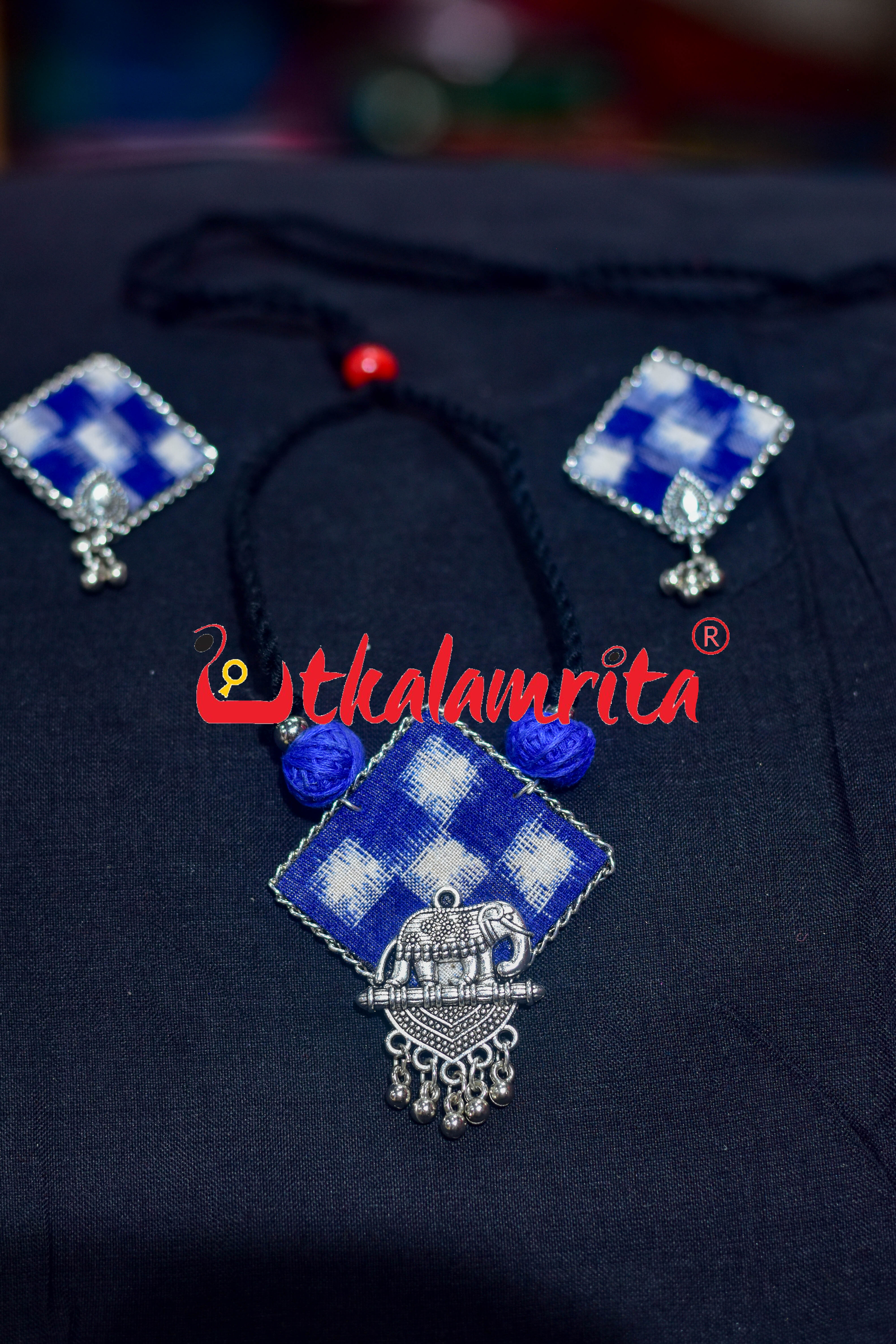 Blue Pasapali Silver Elephant Small Necklace Set