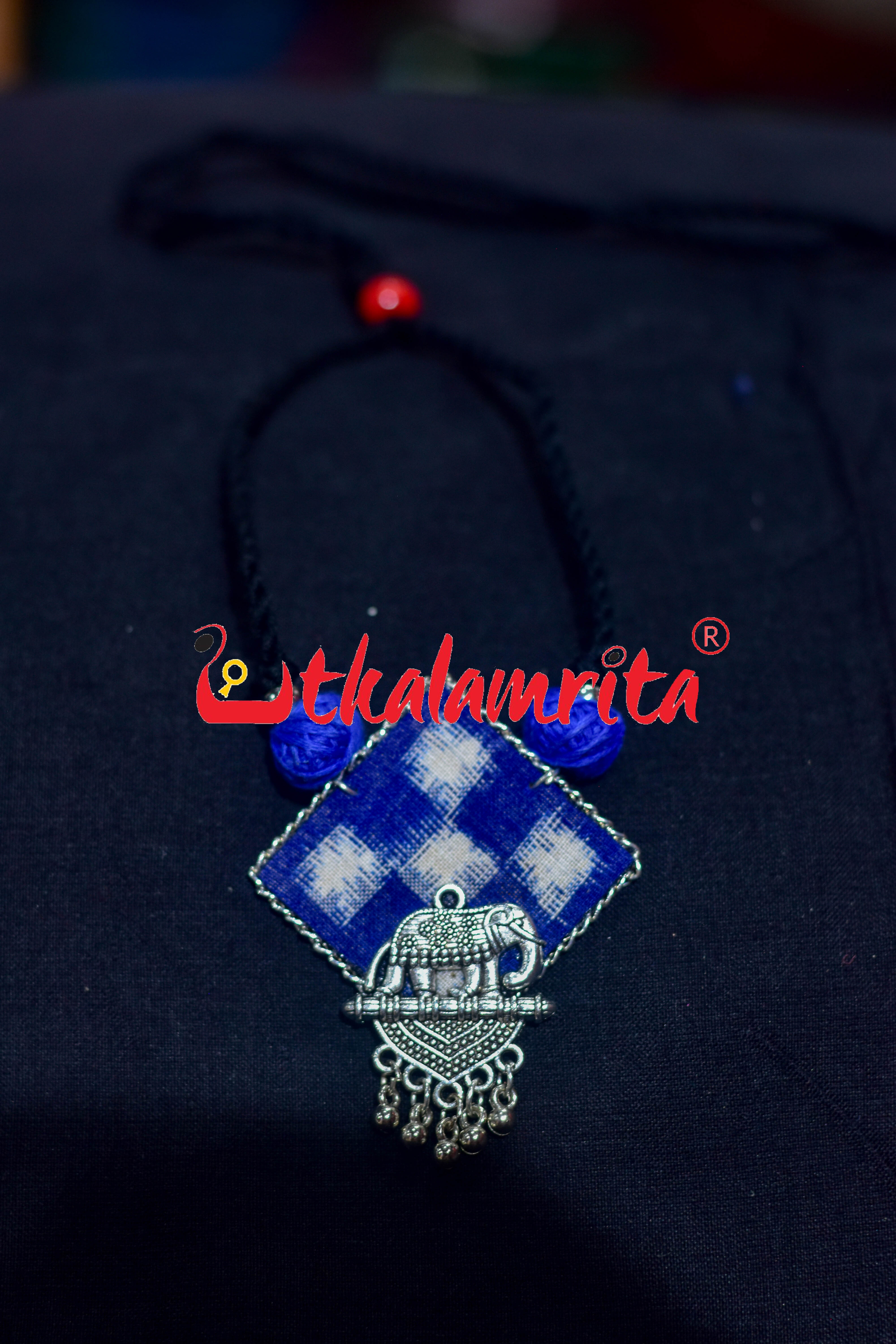 Blue Pasapali Silver Elephant Small Necklace Set