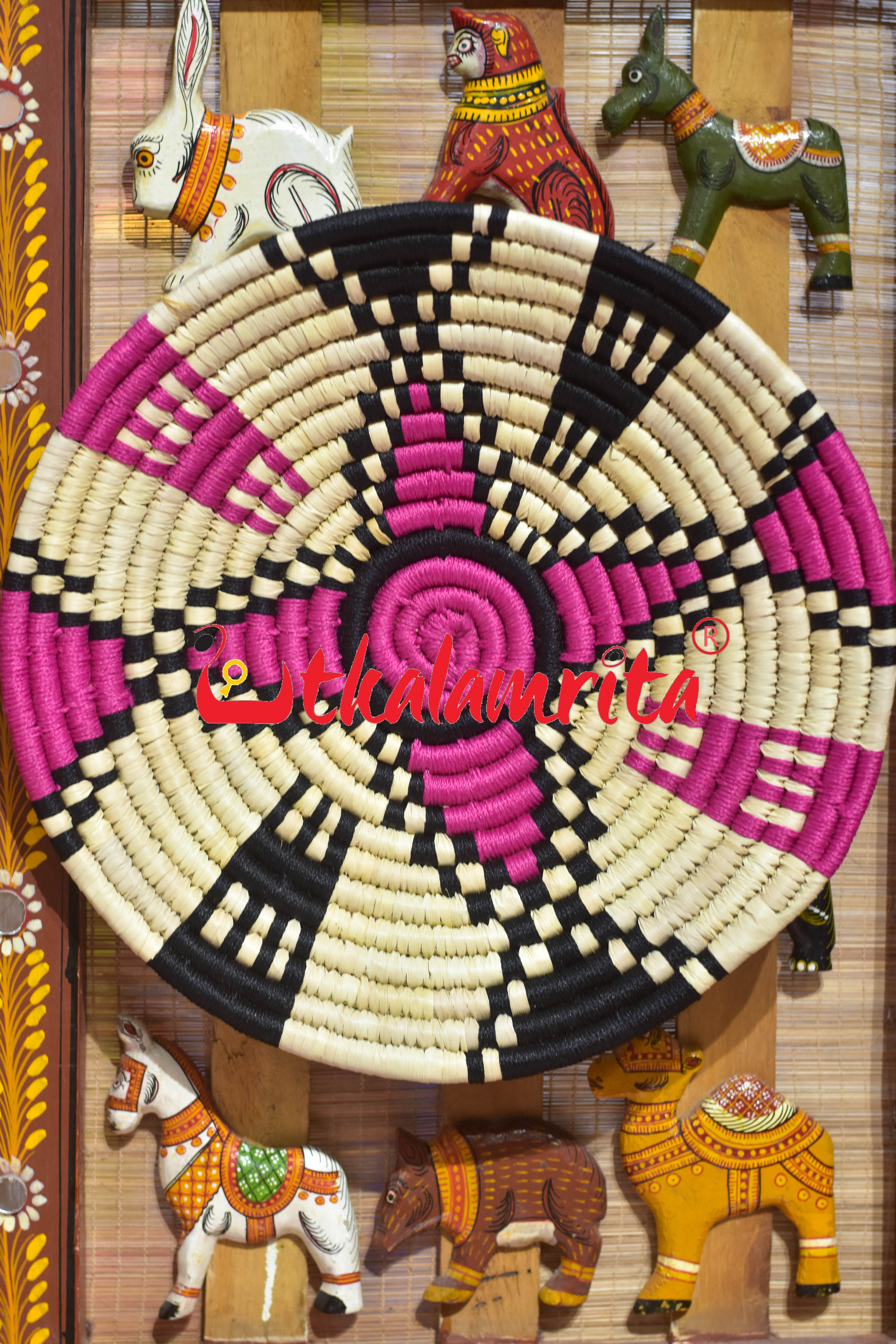 Sabai Grass Wall Basket (Medium)