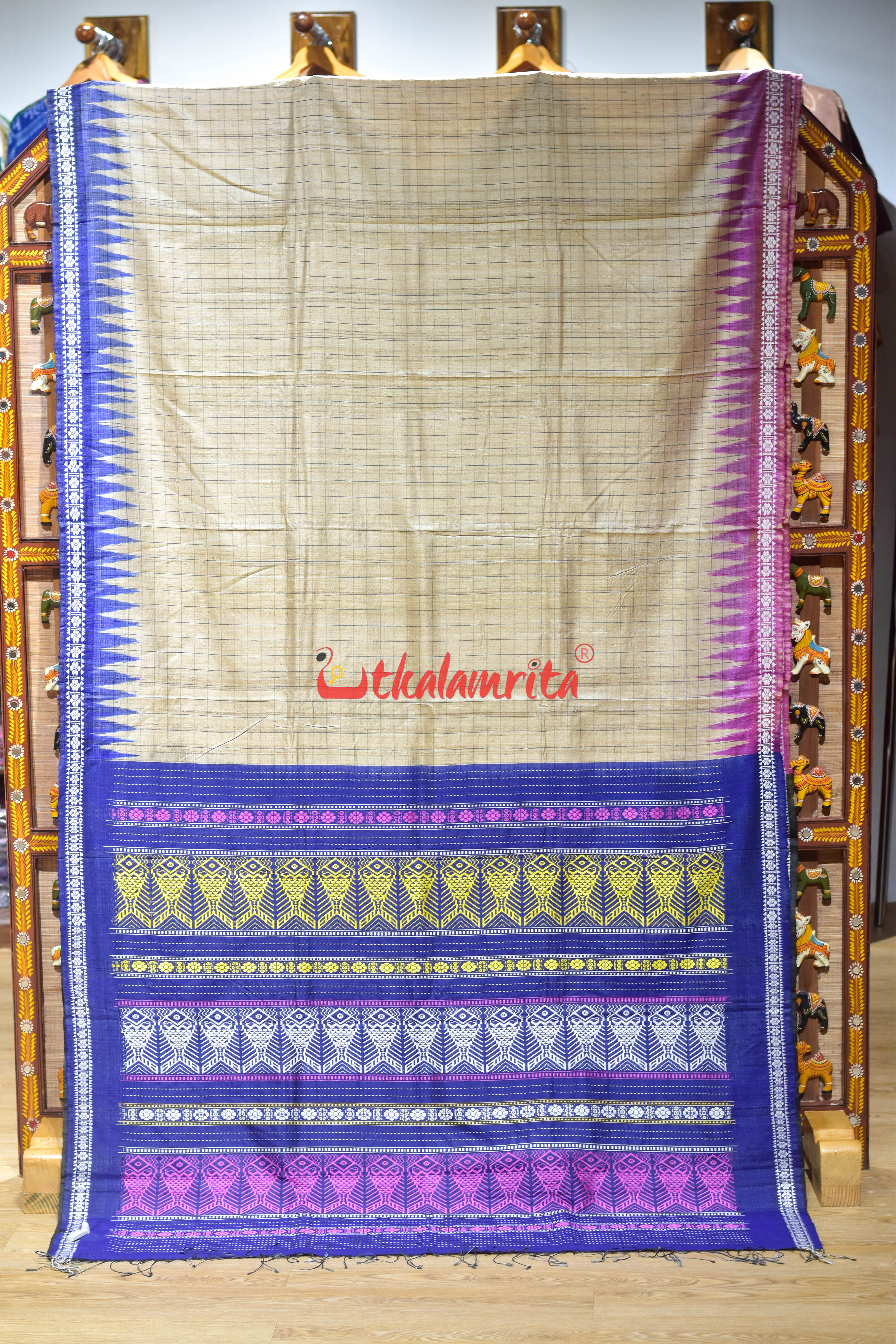 Natural Body with White Fish Jaala Pink Fish Tussar Saree