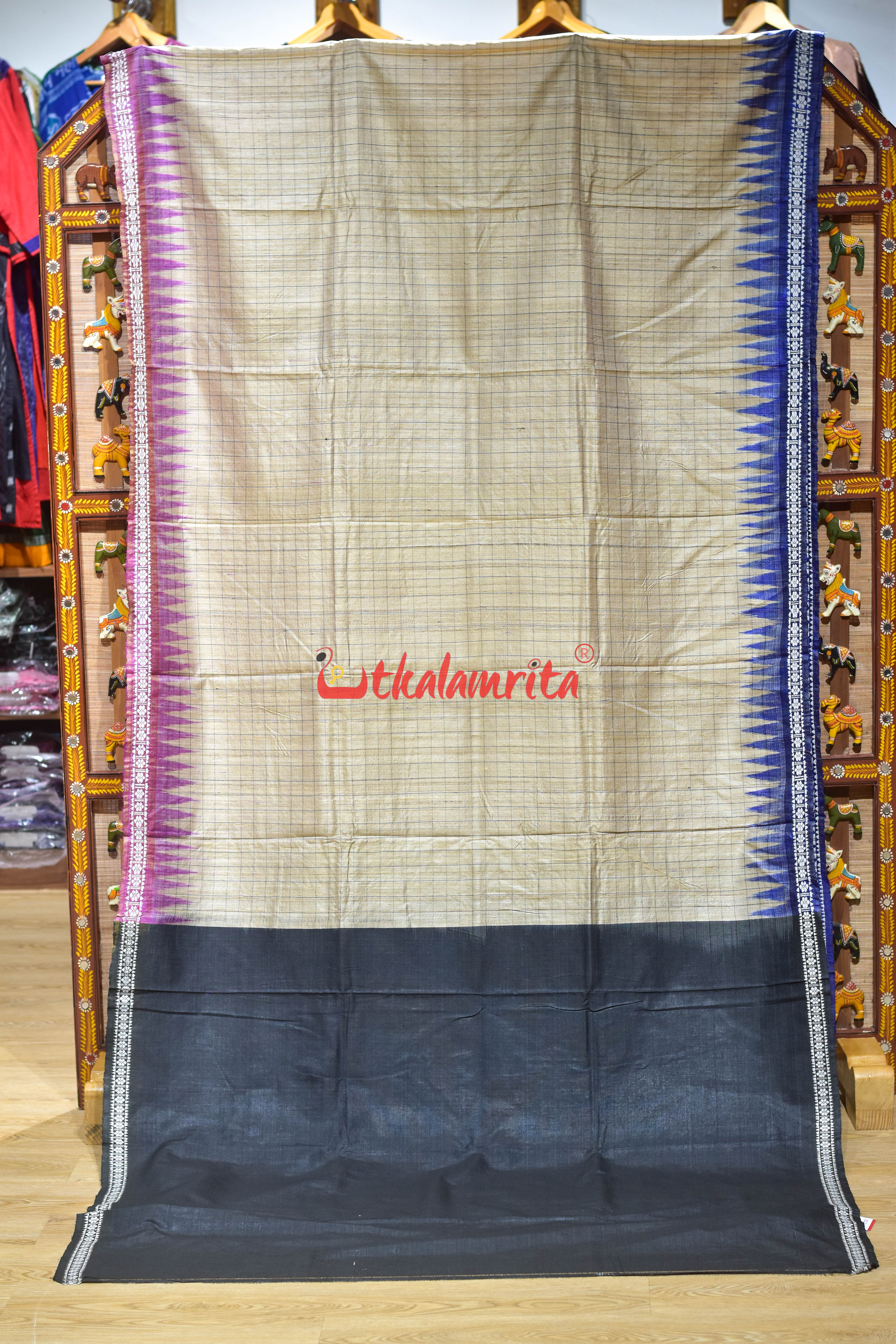 Natural Body with White Fish Jaala Pink Fish Tussar Saree