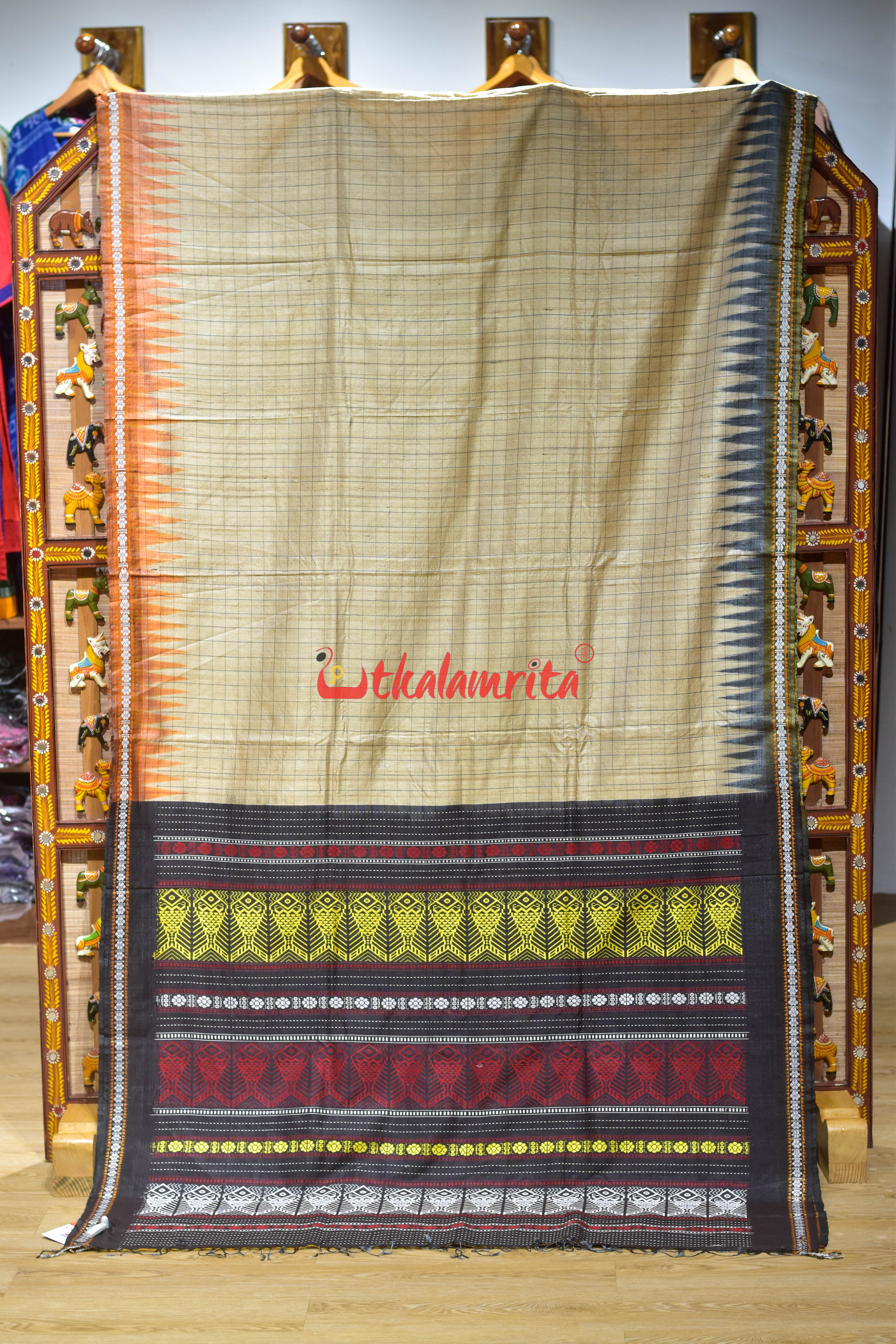 Natural Body with Yellow Fish Jaala Pink Fish Tussar Saree