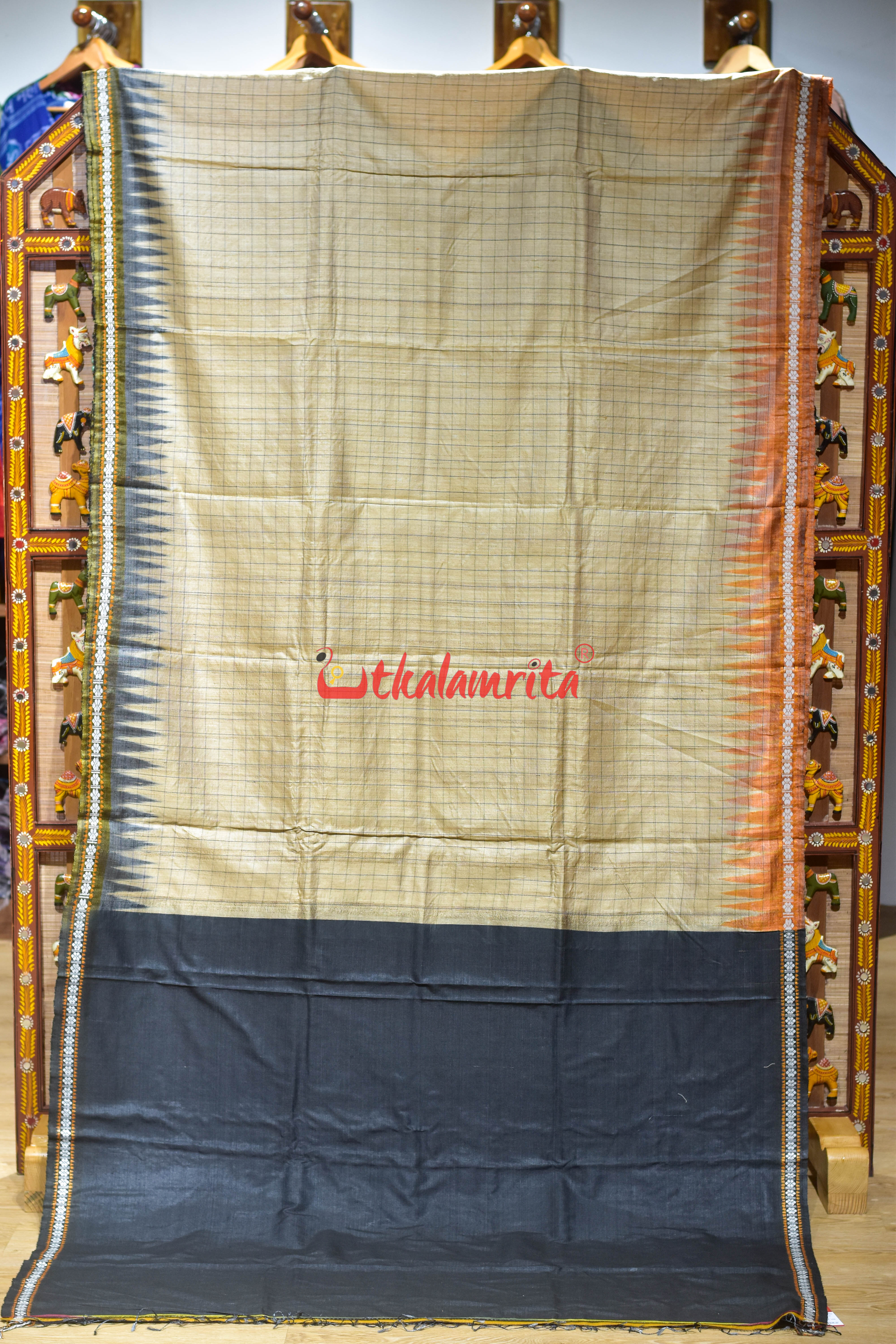 Natural Body with Yellow Fish Jaala Pink Fish Tussar Saree
