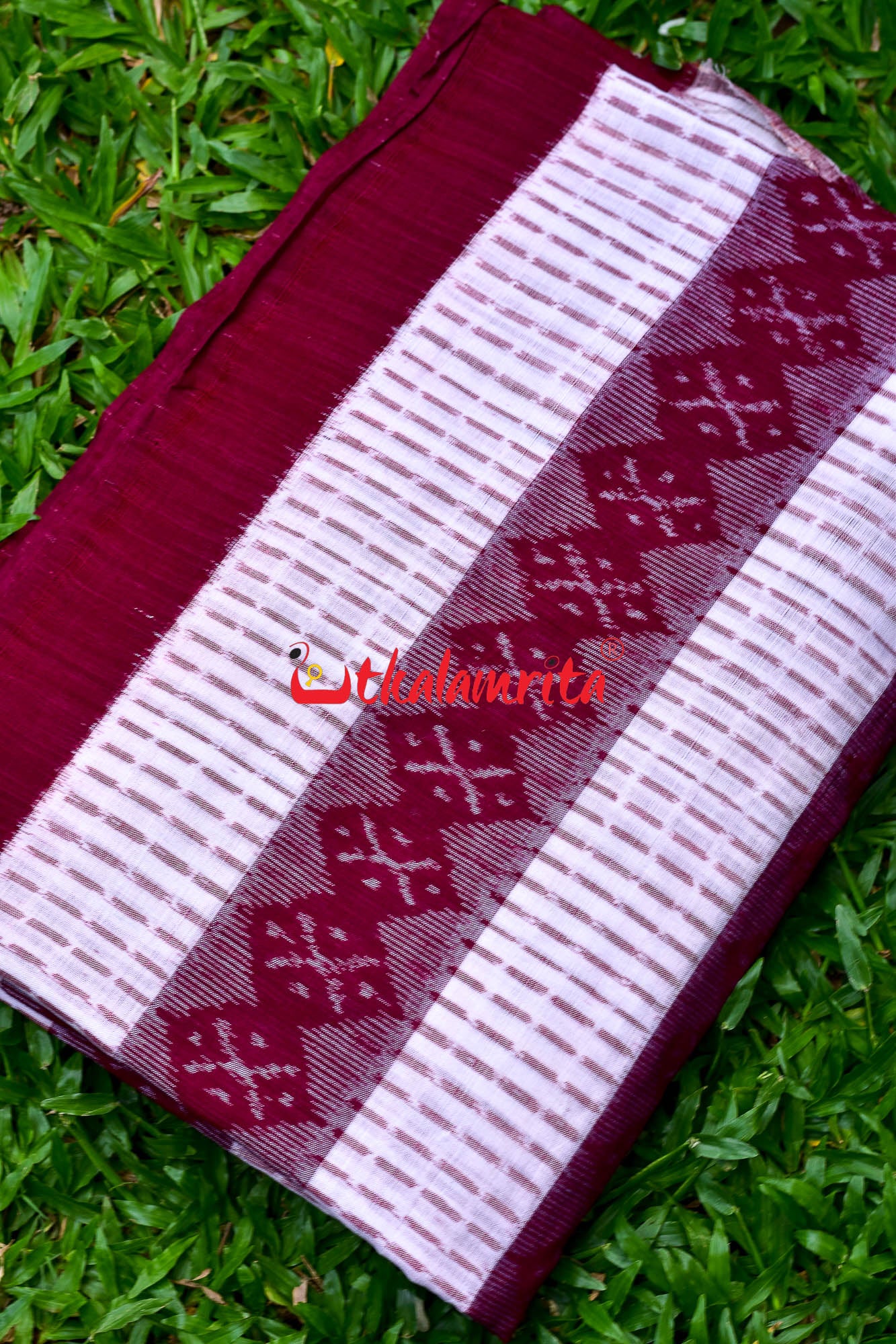 White Maroon Bandha (Fabric)