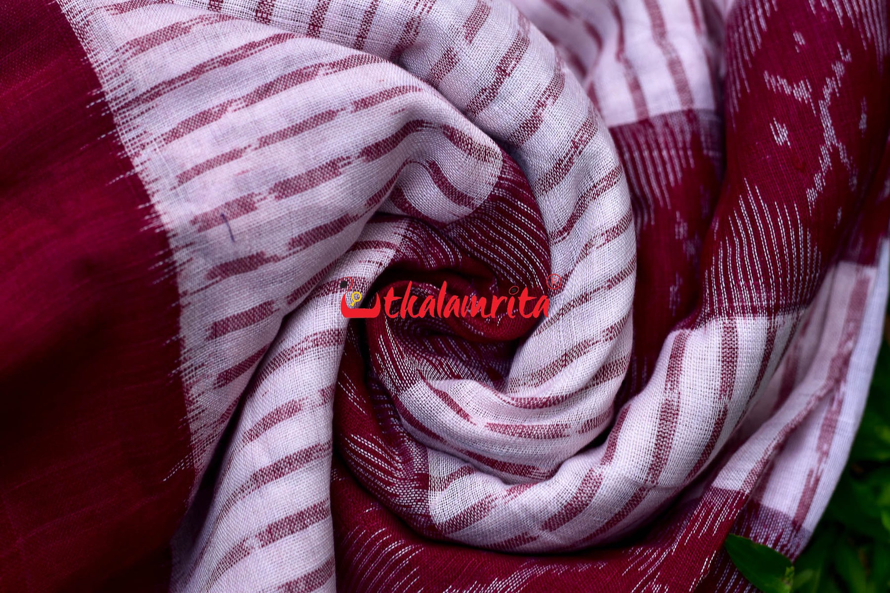 White Maroon Bandha (Fabric)