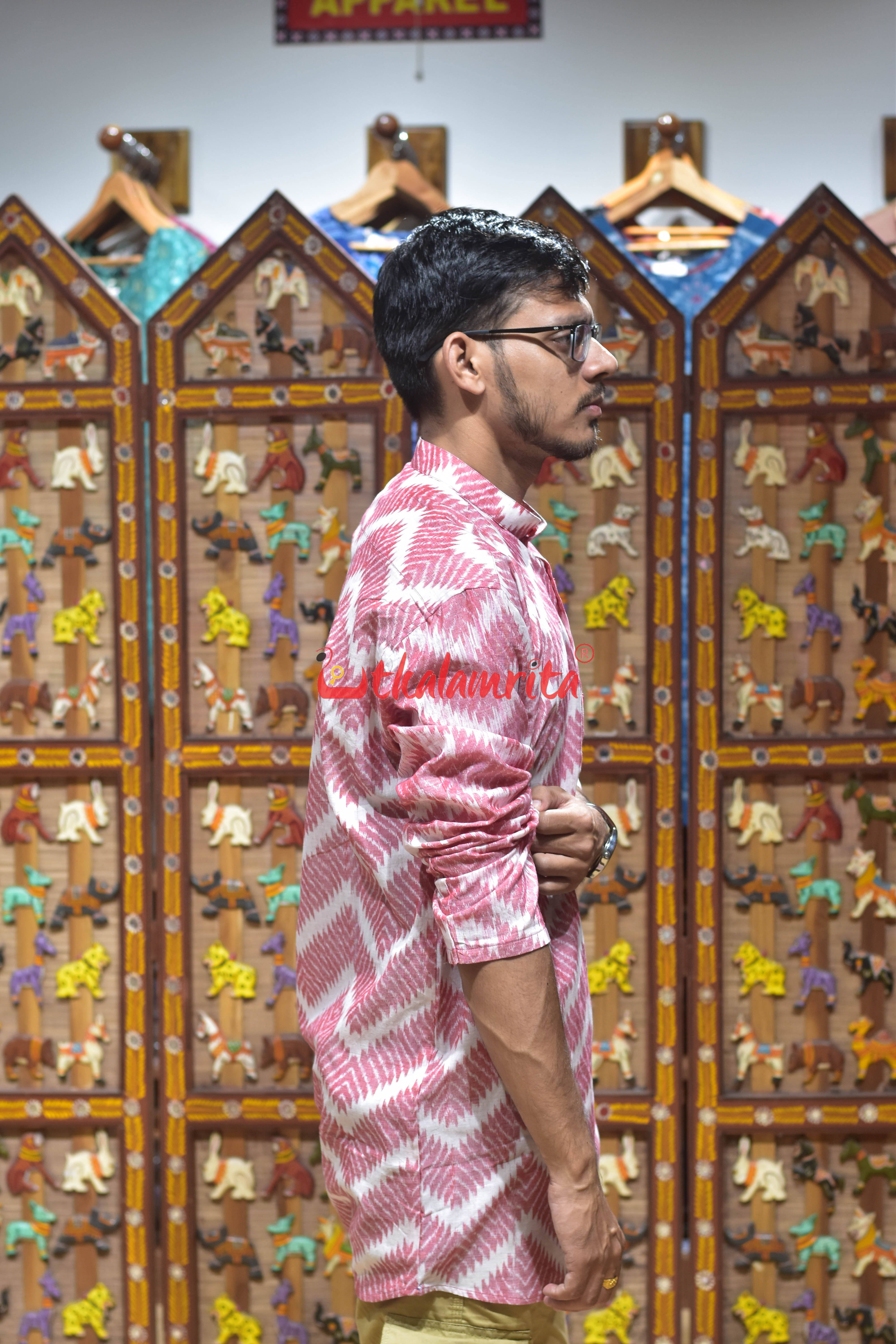 Red Zigzag Over White (Men's Short Kurta)