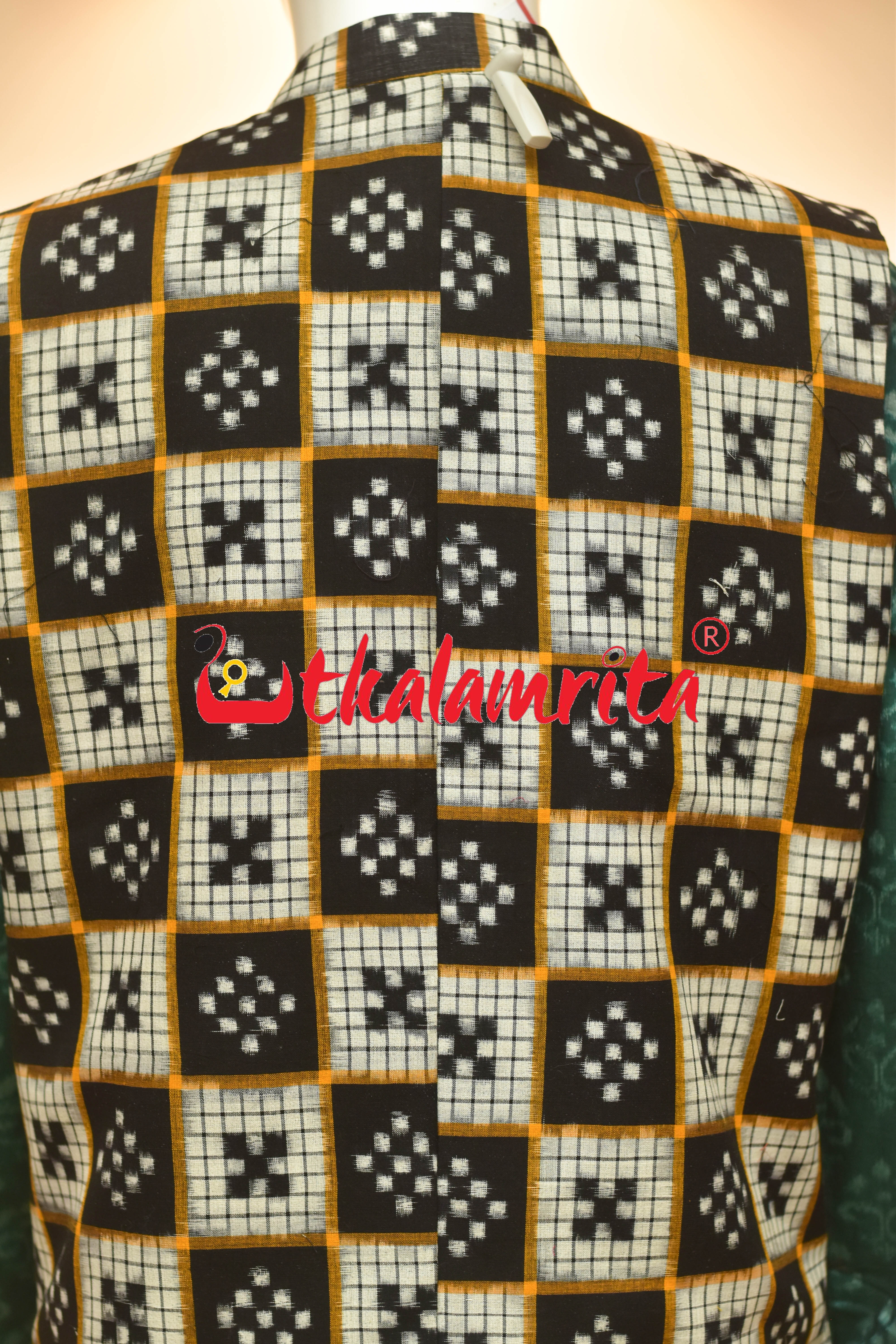 15 Kuthi White Black Pasapali (Modi Jacket)