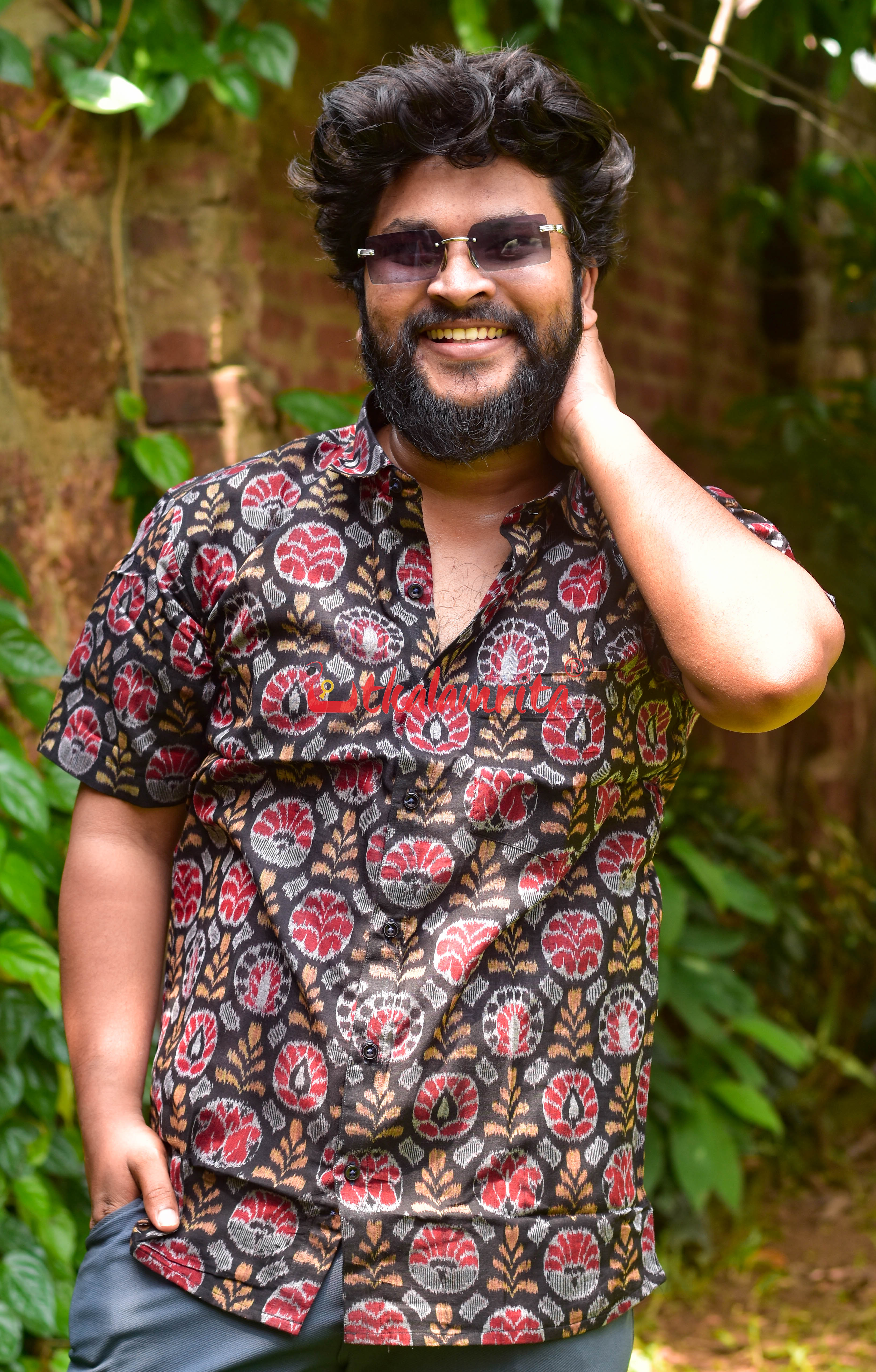 Black Flower Crystal (Mens' Half Shirt)