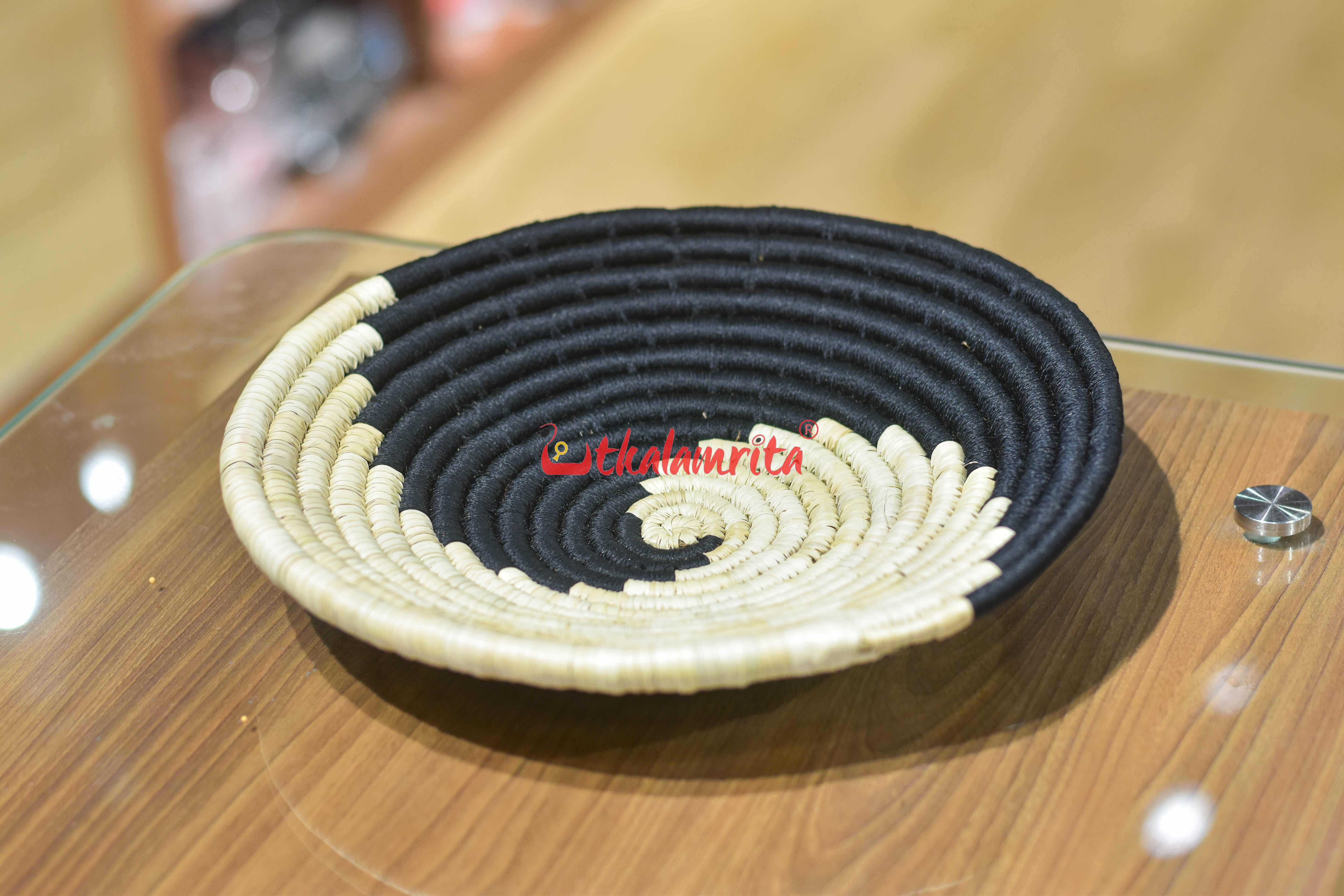Sabai Grass Black Wall Basket- Medium (10 inches)