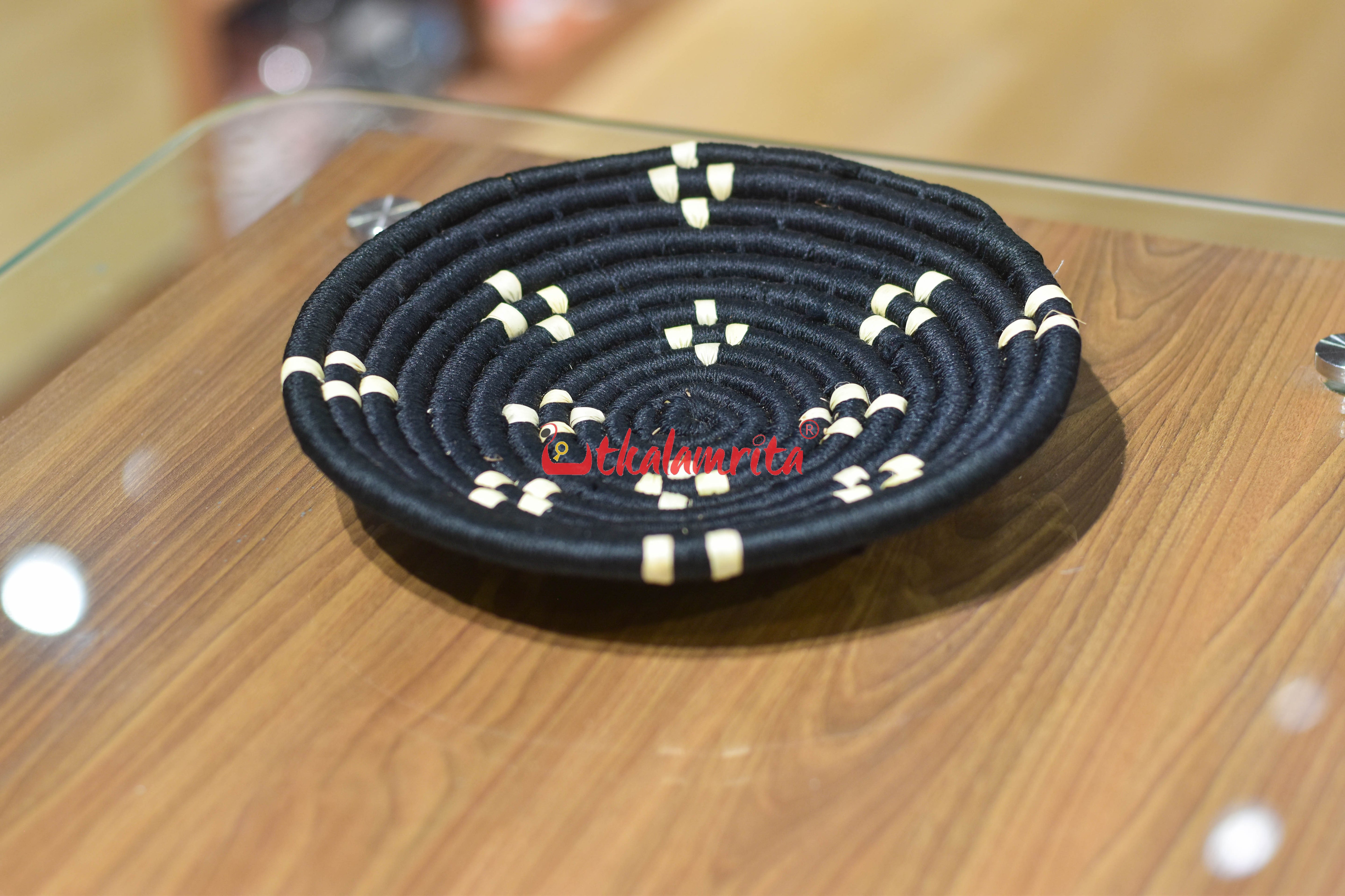 Sabai Grass Black Wall Basket- Small (8 inches)