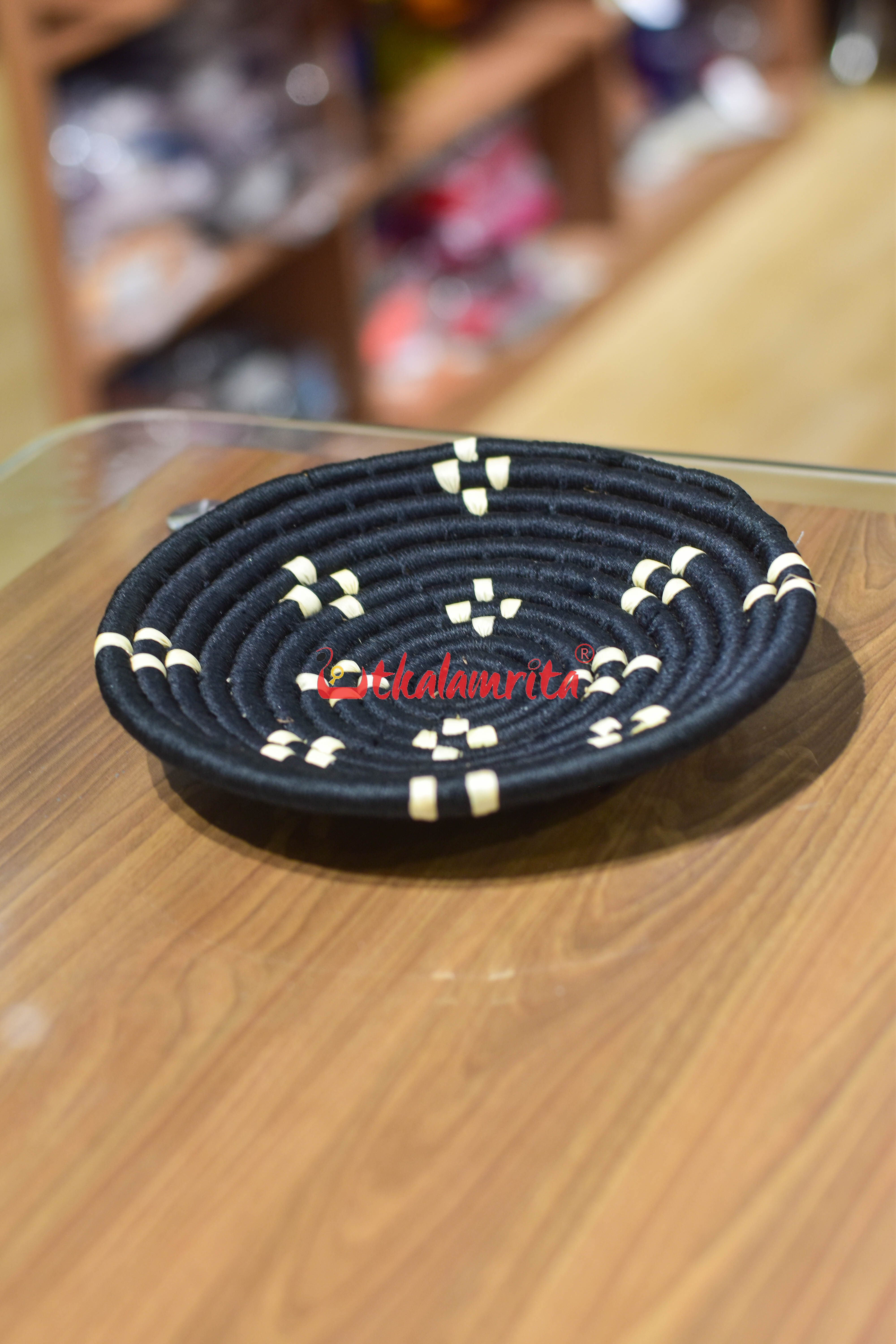 Sabai Grass Black Wall Basket- Small (8 inches)