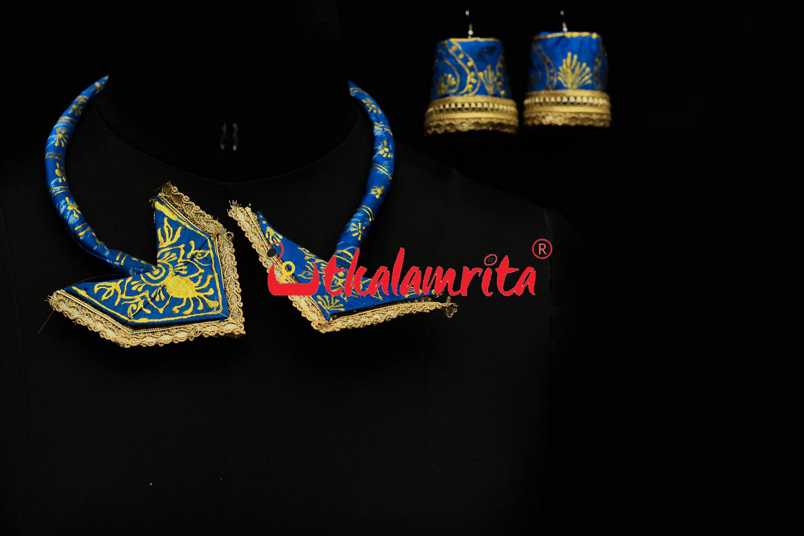 Blue With Royal Touch Jewellery Set