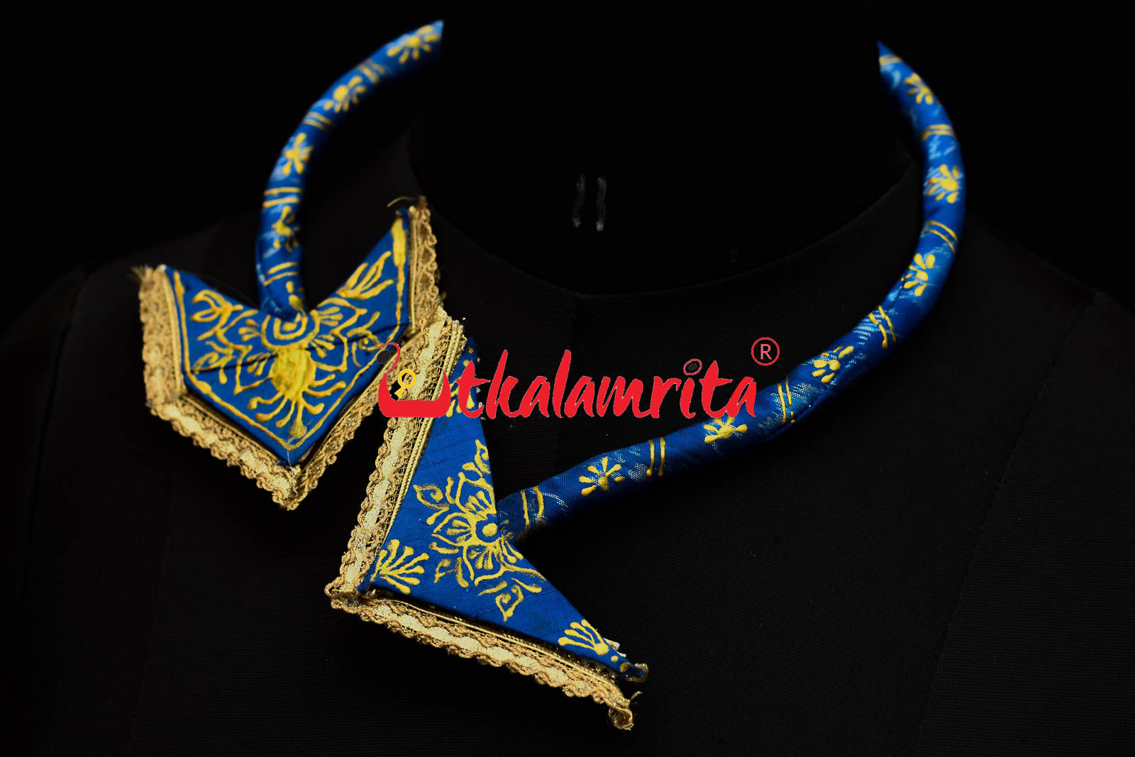 Blue With Royal Touch Jewellery Set