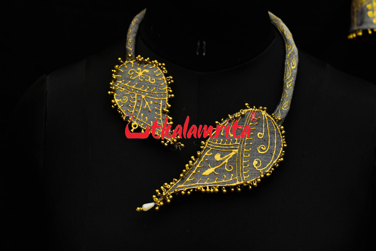 Grey Golden Leaf Jewellery Set