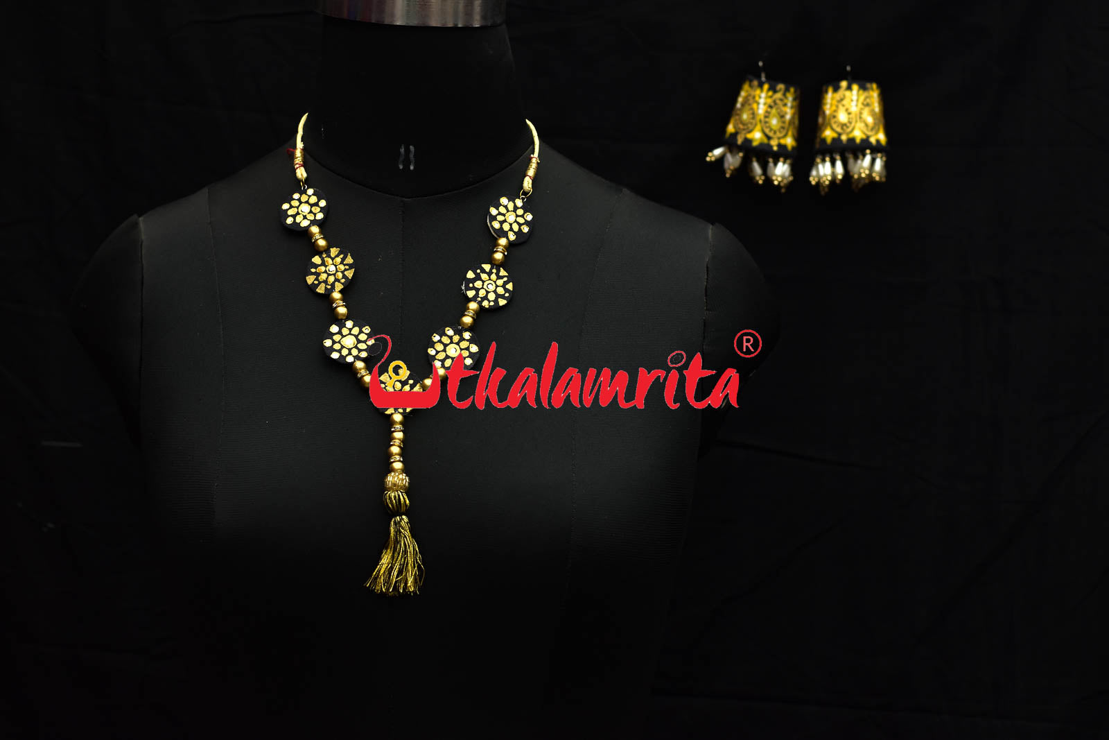 Golden In Black Beauty Long Necklace Set