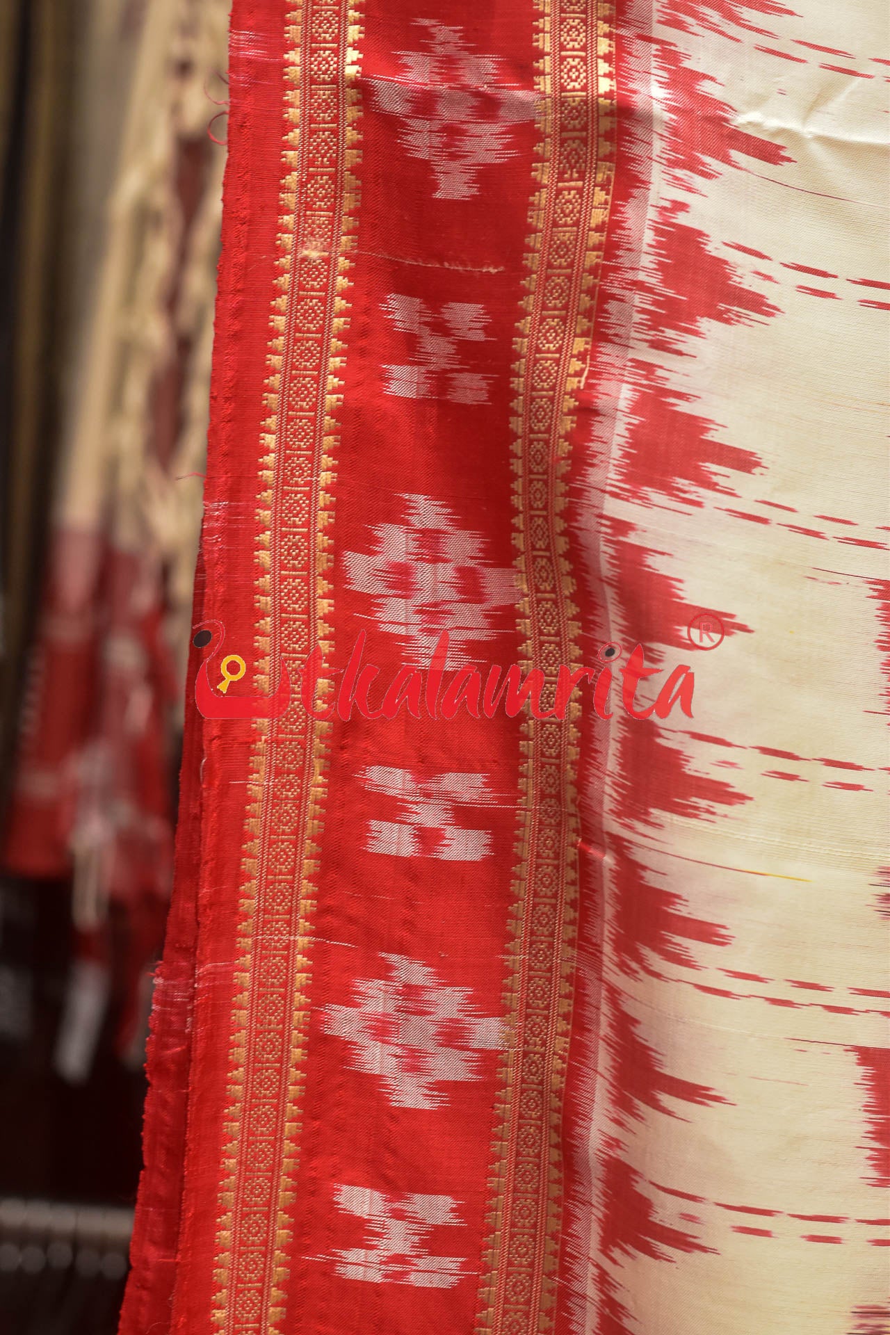 White Red Dhanpatri Pasapali Border Khandua Silk Saree