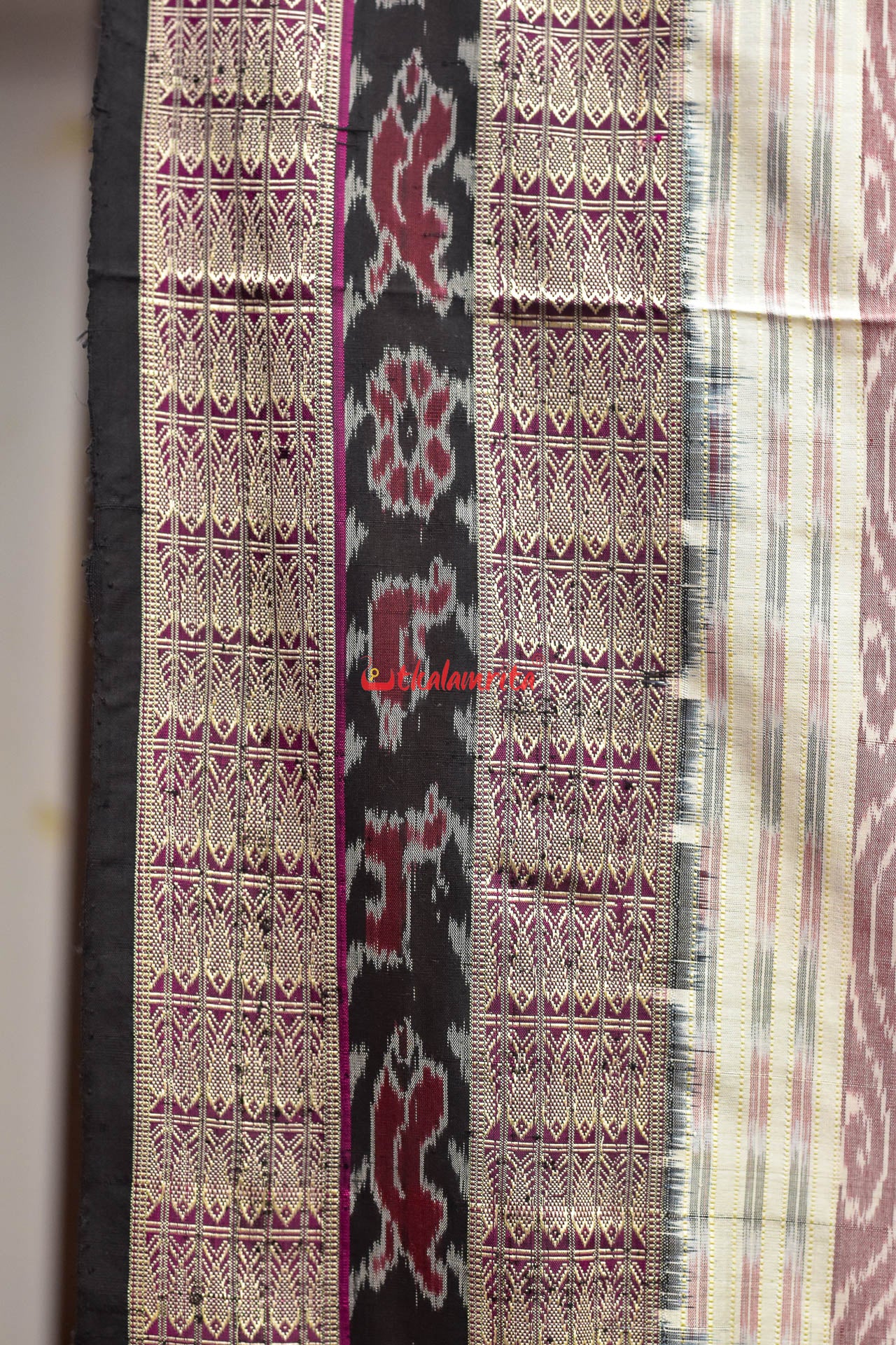 Contrast White Black Bichitrapuri Sambalpuri Silk Saree