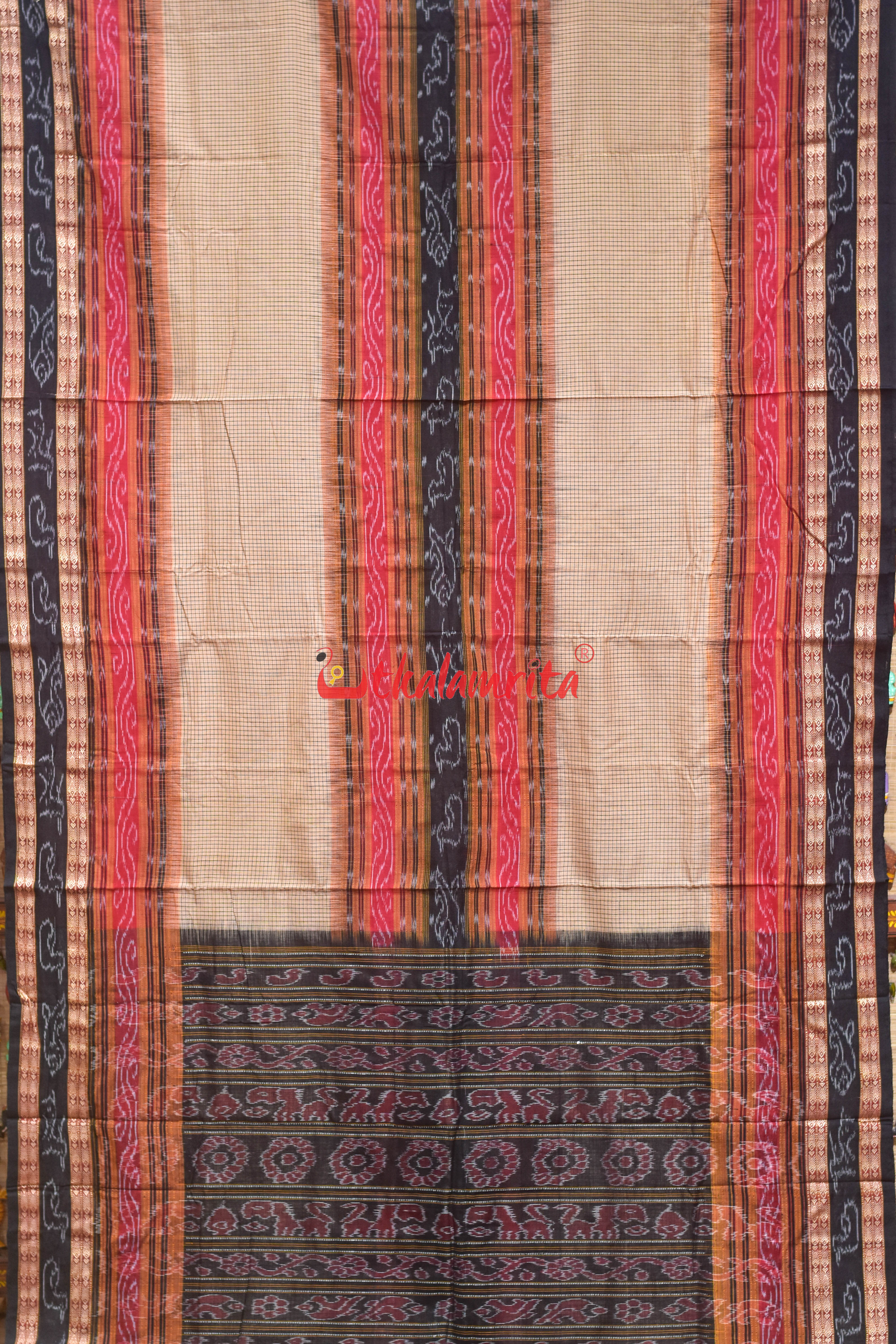 Middle Sachipar Cream with fish border