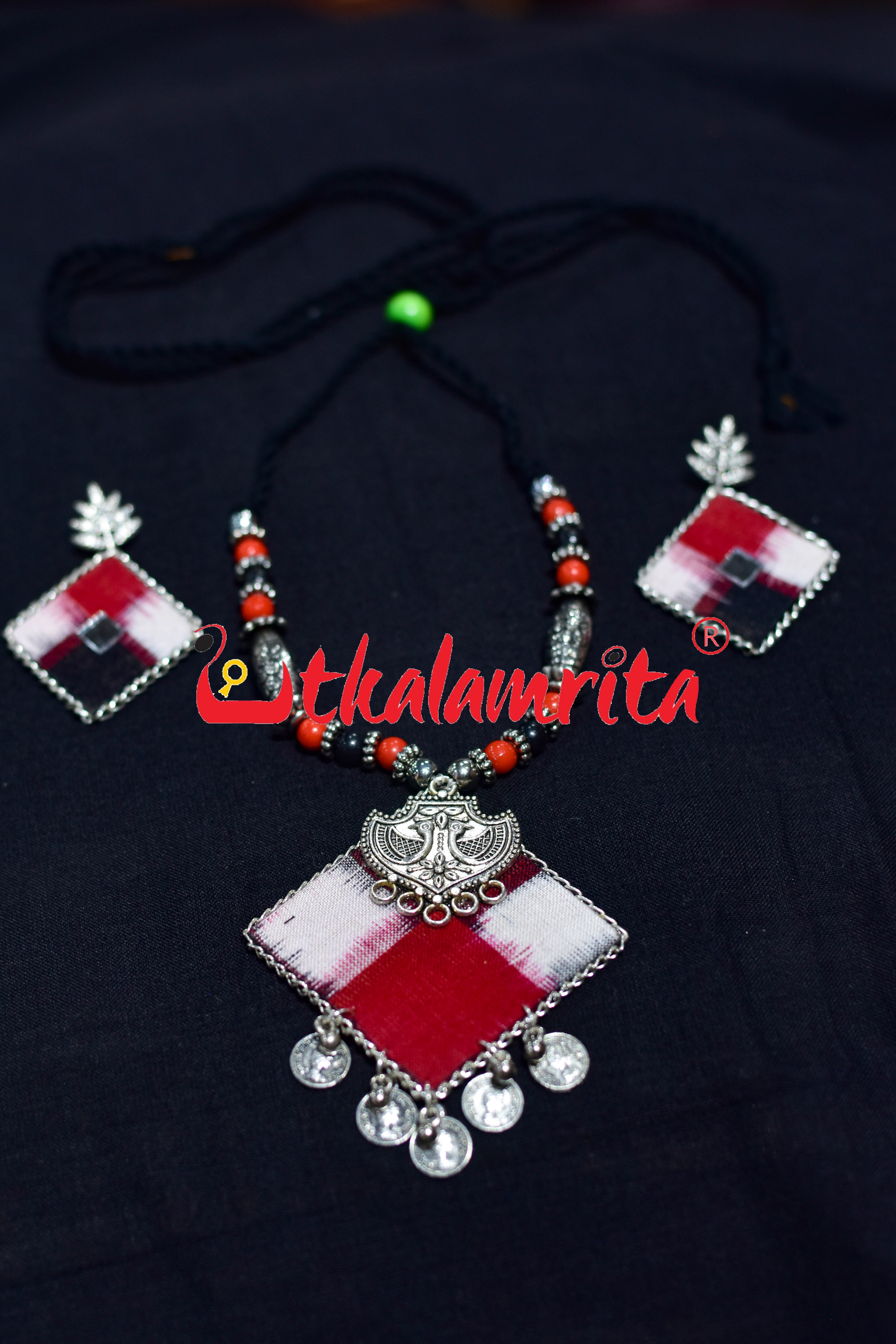 Red White Pasapali Silver Mayura Necklace Set
