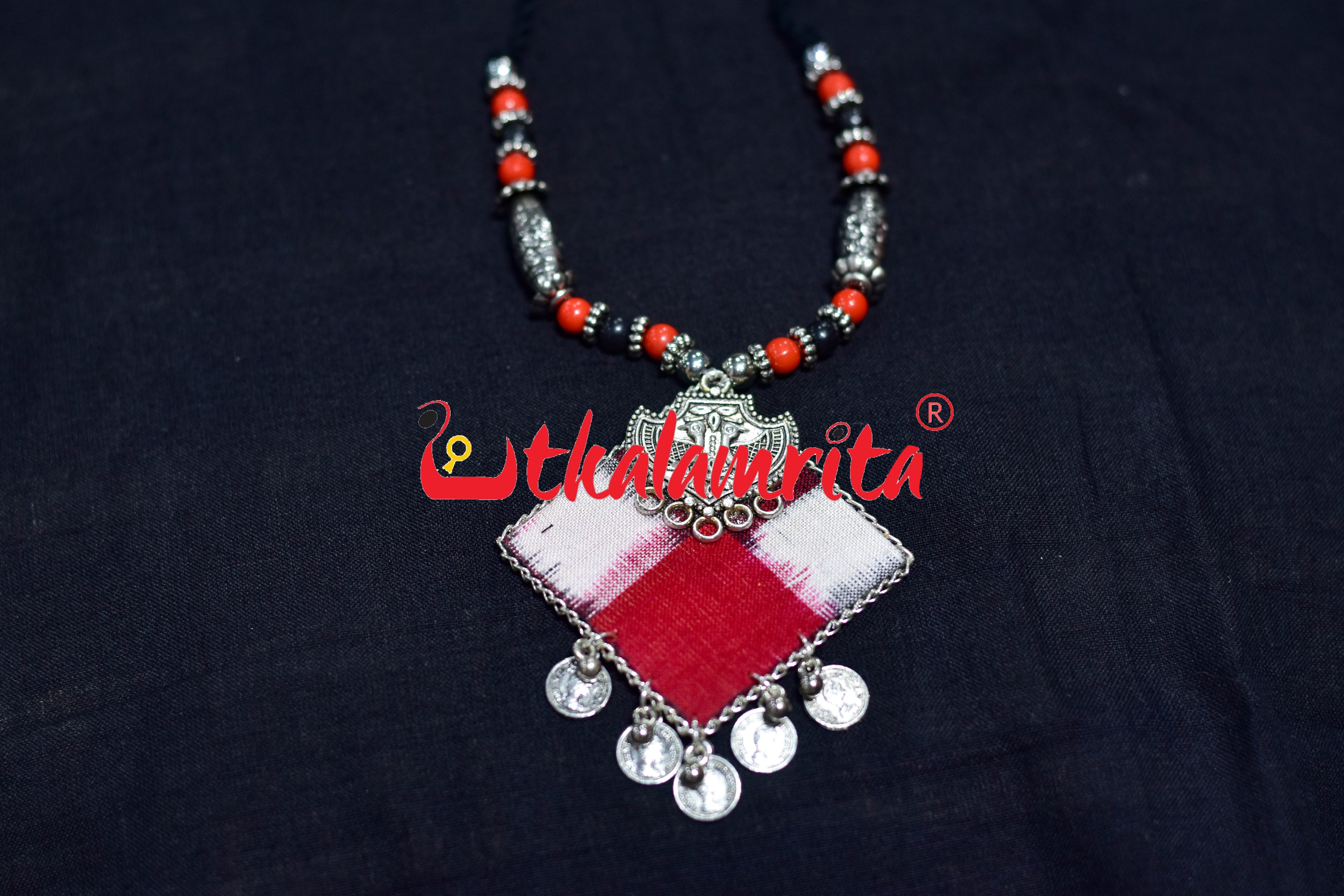 Red White Pasapali Silver Mayura Necklace Set