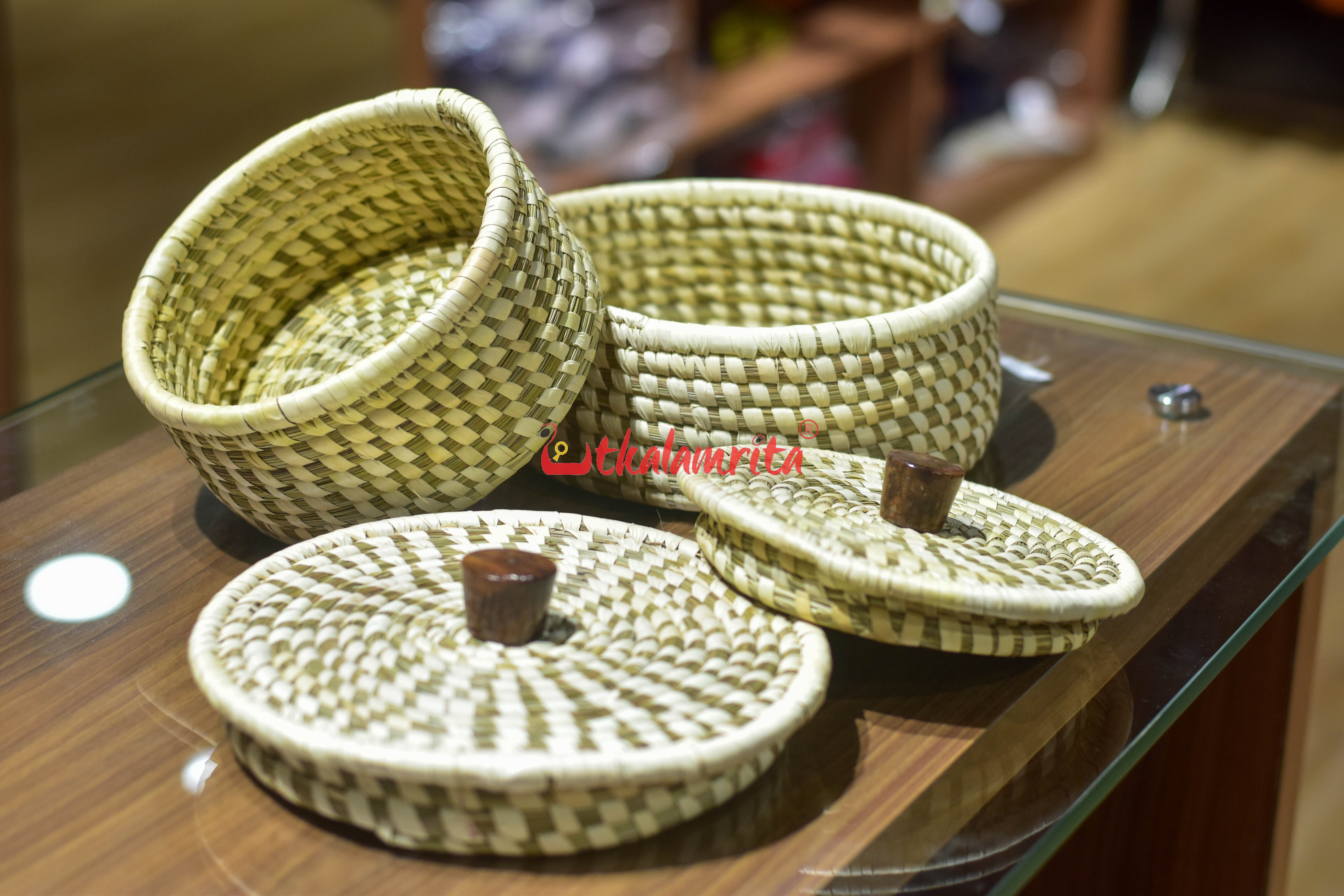 Sabai Grass Roti Box with Wooden Lid (Small)