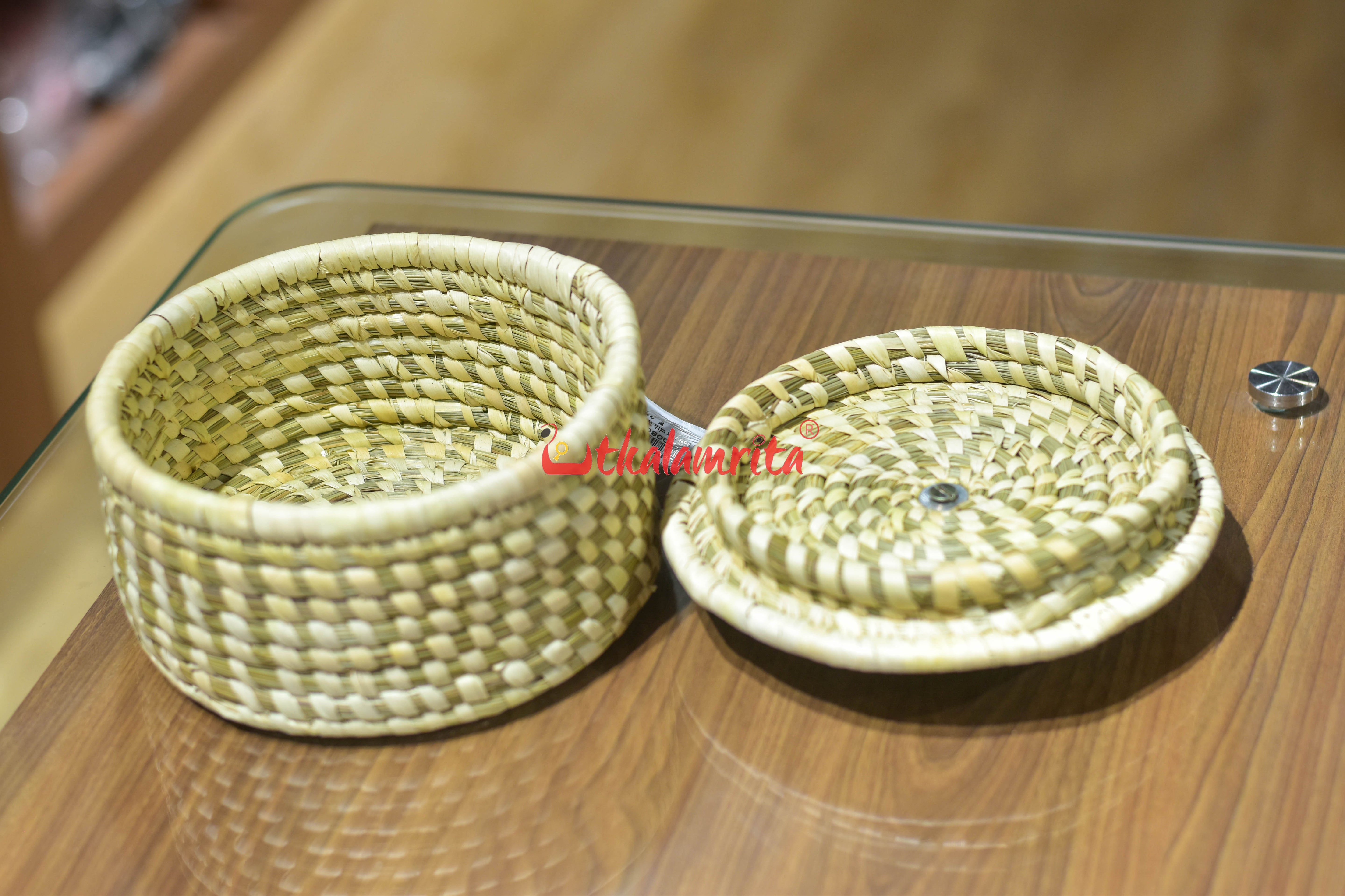 Sabai Grass Roti Box with Wooden Lid (Small)