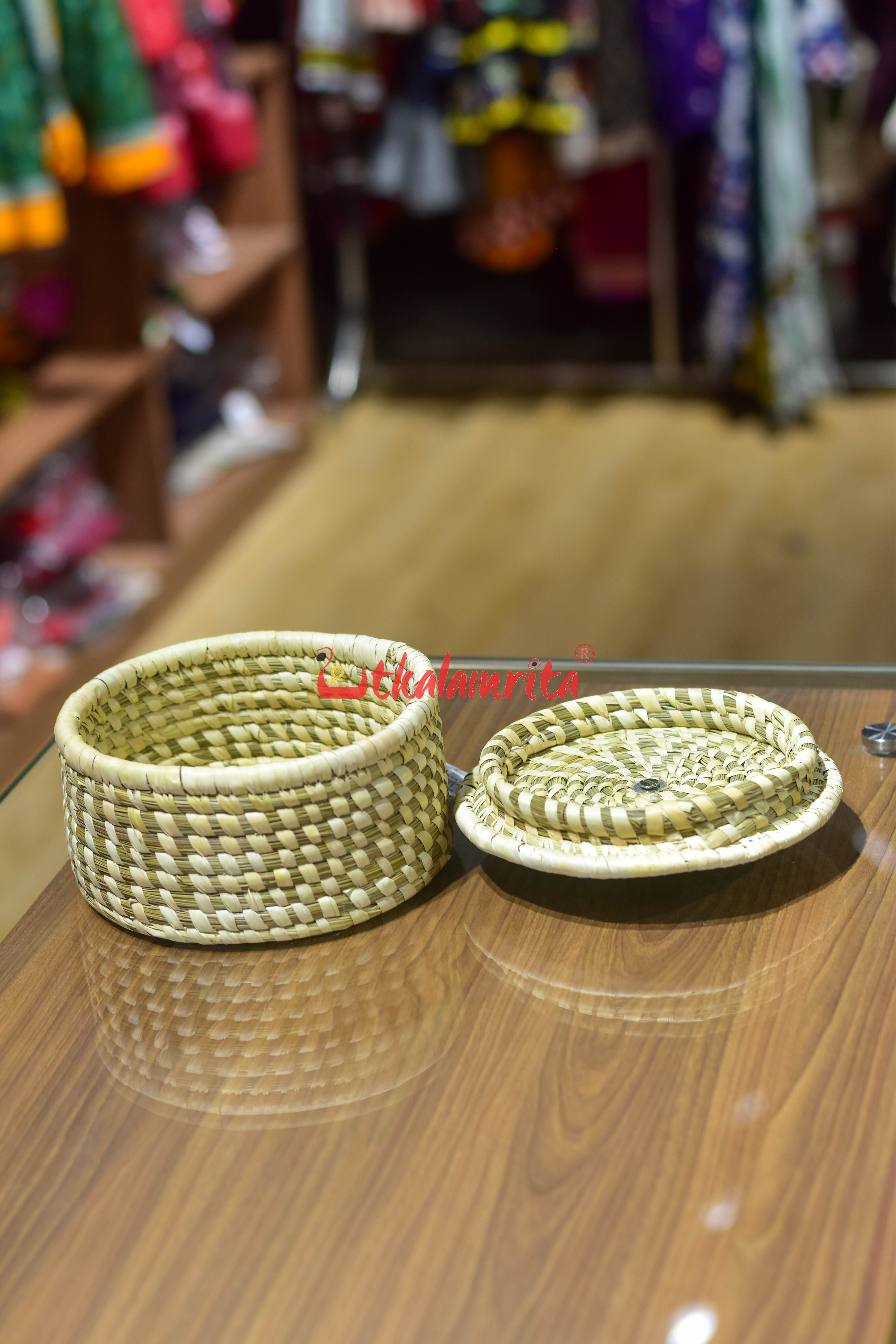 Sabai Grass Roti Box with Wooden Lid (Small)