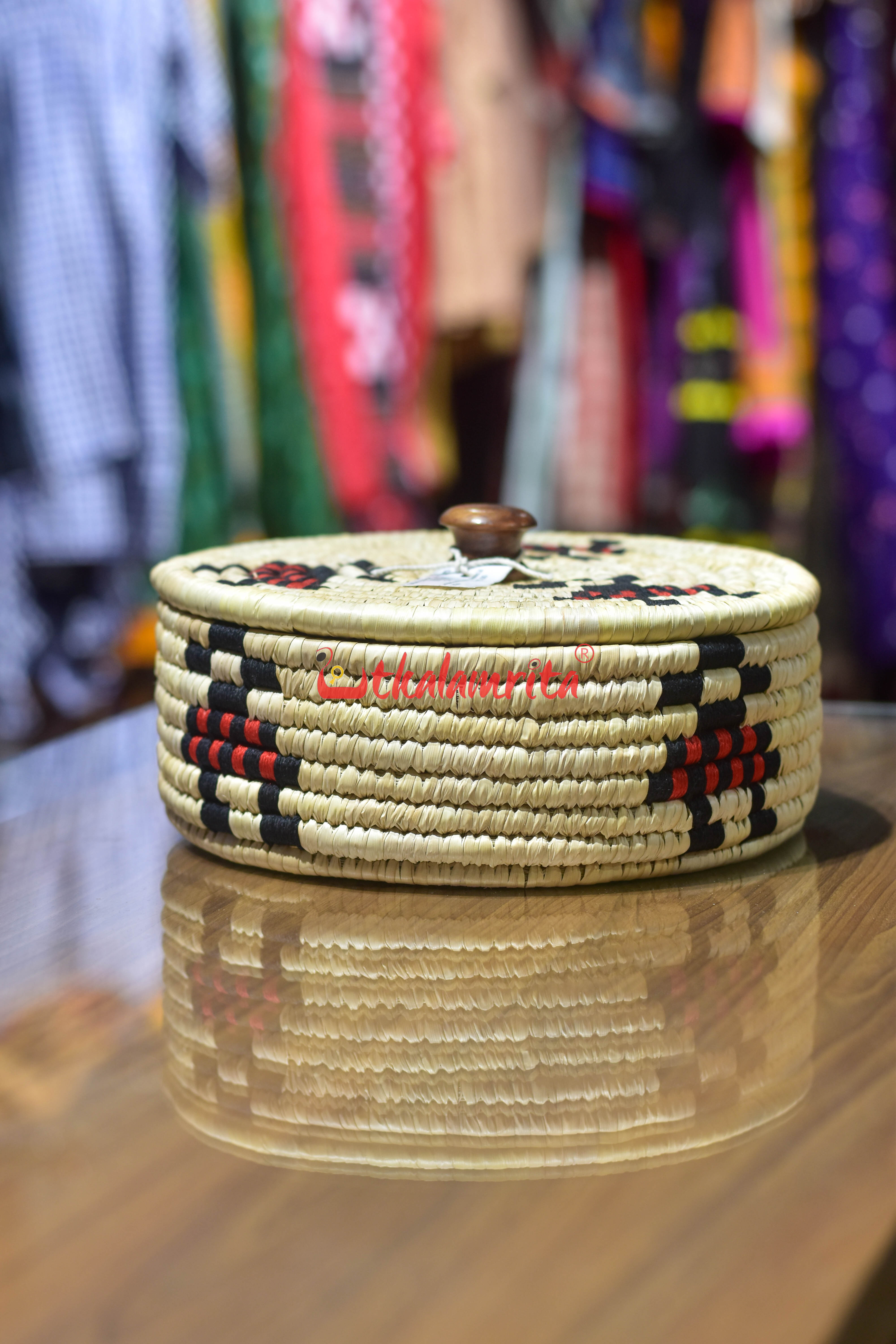 Leo Sabai Grass Roti Box with Wooden Lid