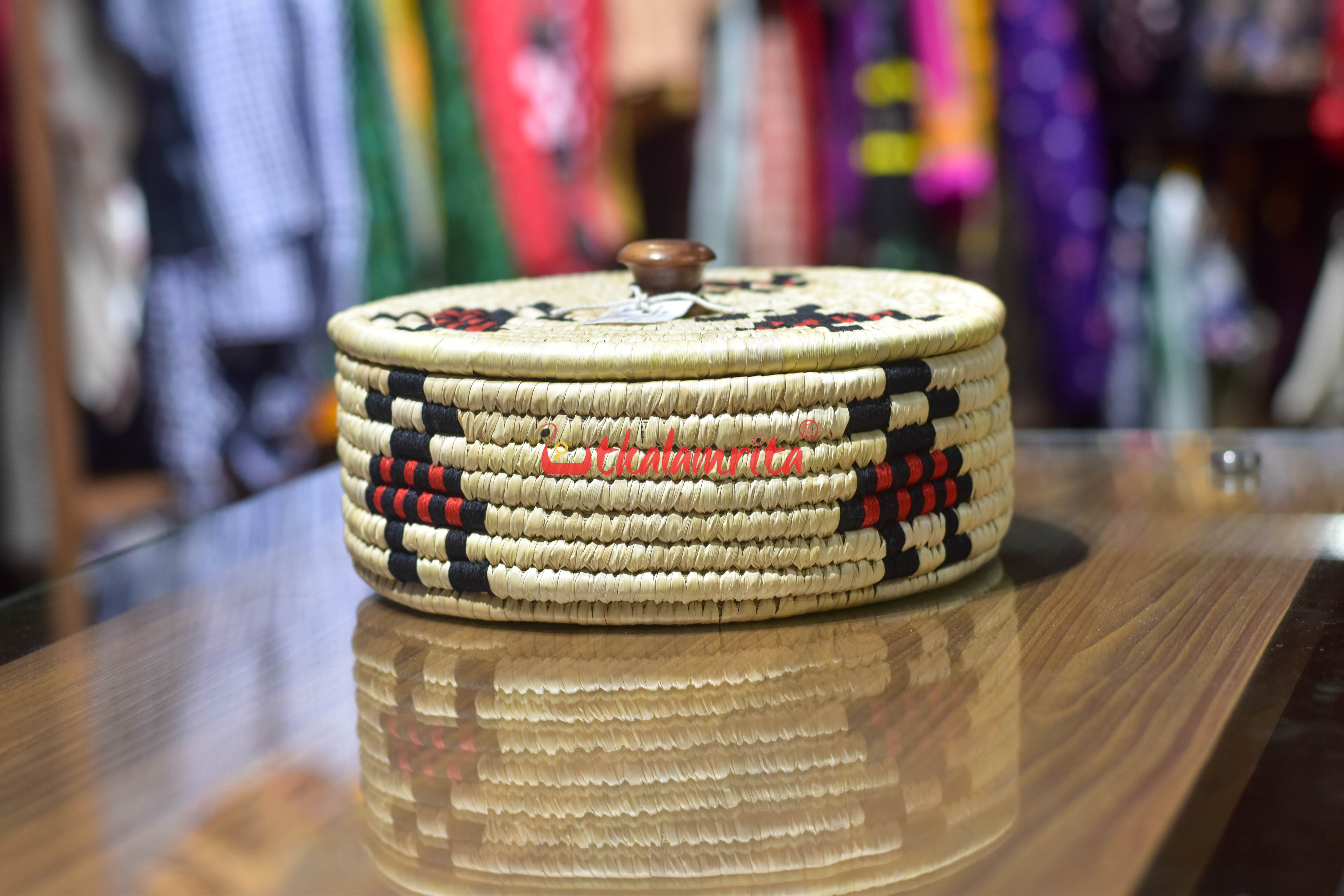 Leo Sabai Grass Roti Box with Wooden Lid