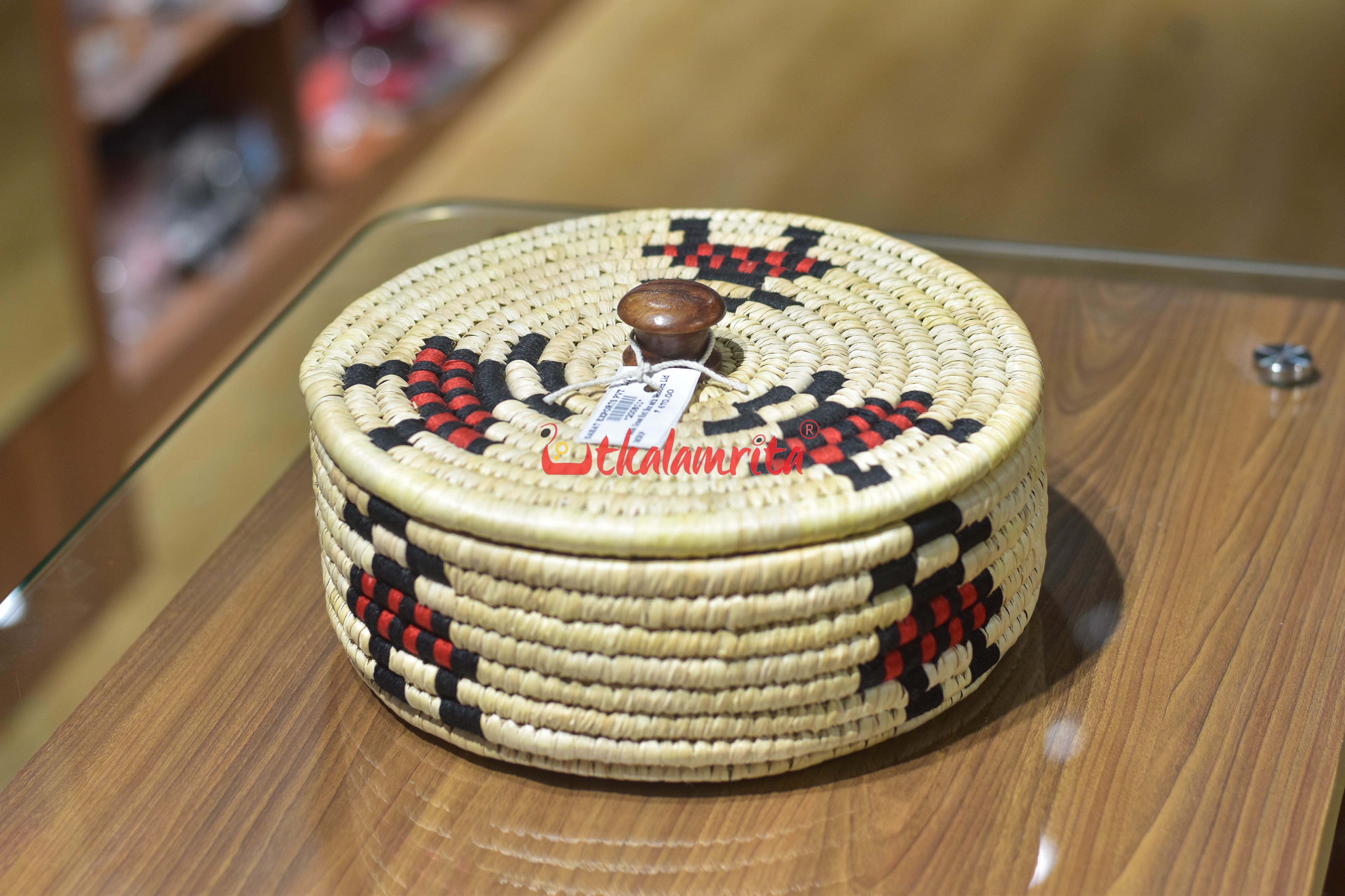 Leo Sabai Grass Roti Box with Wooden Lid