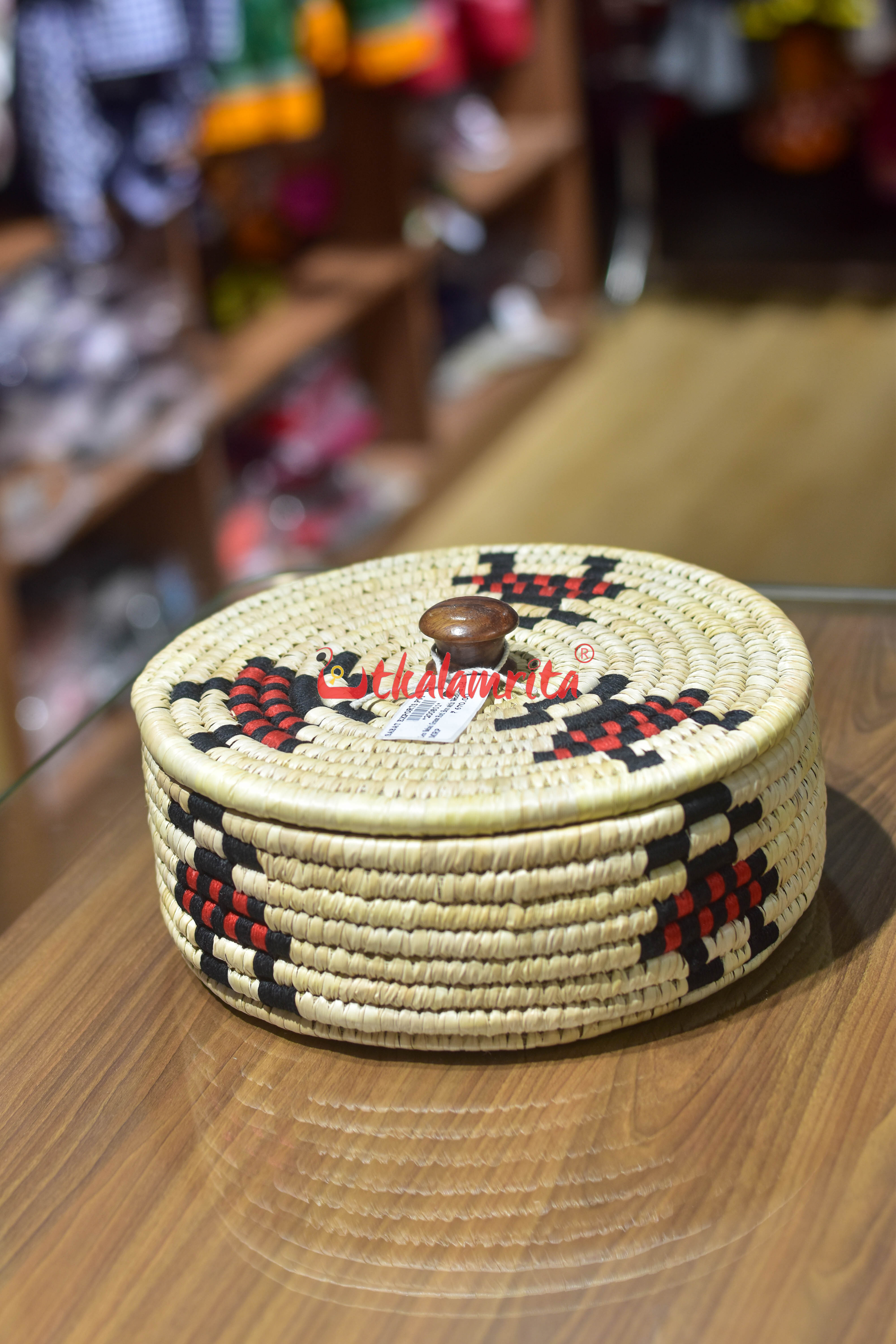 Leo Sabai Grass Roti Box with Wooden Lid