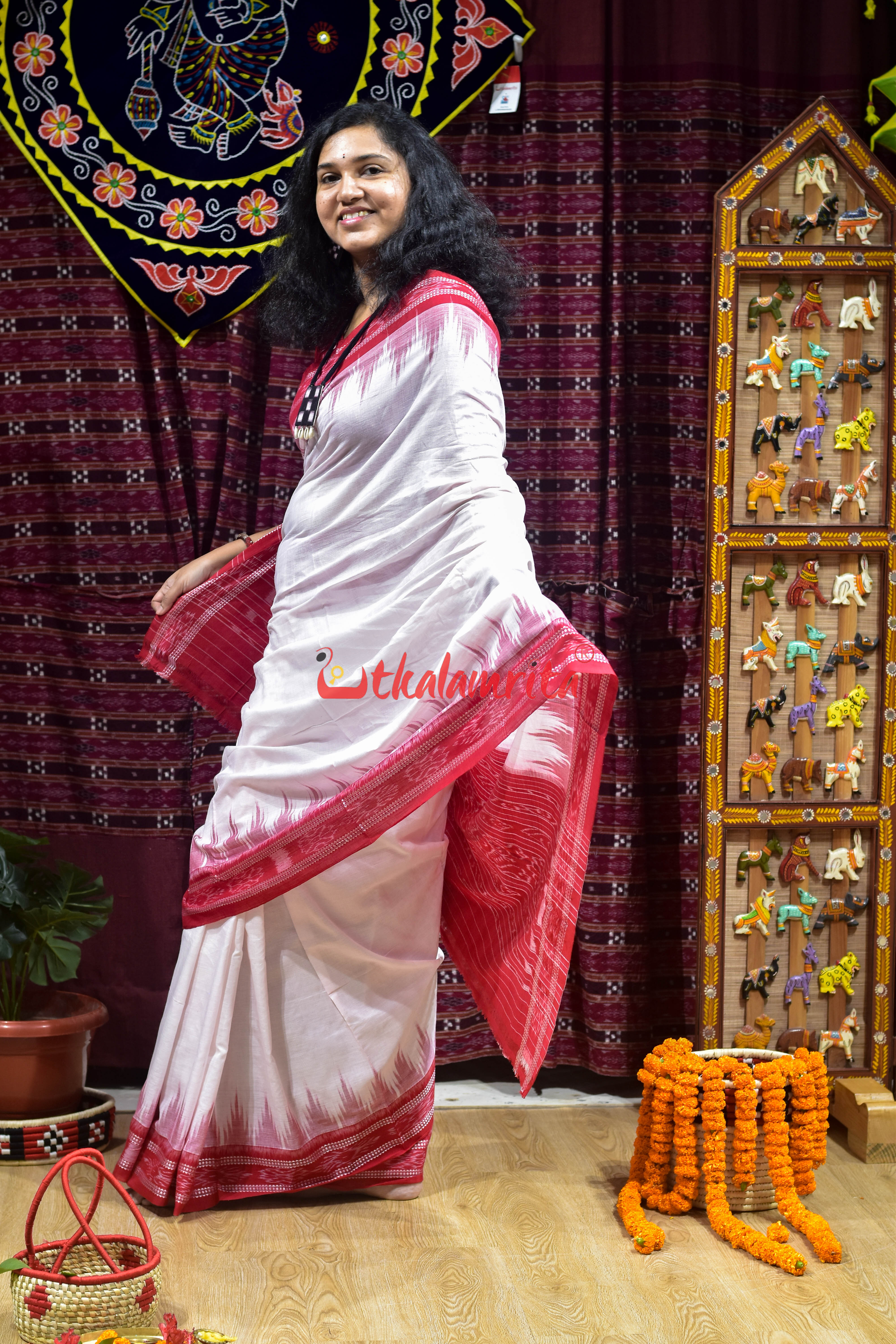 White Red Kumbha Plain Khandua Cotton Saree