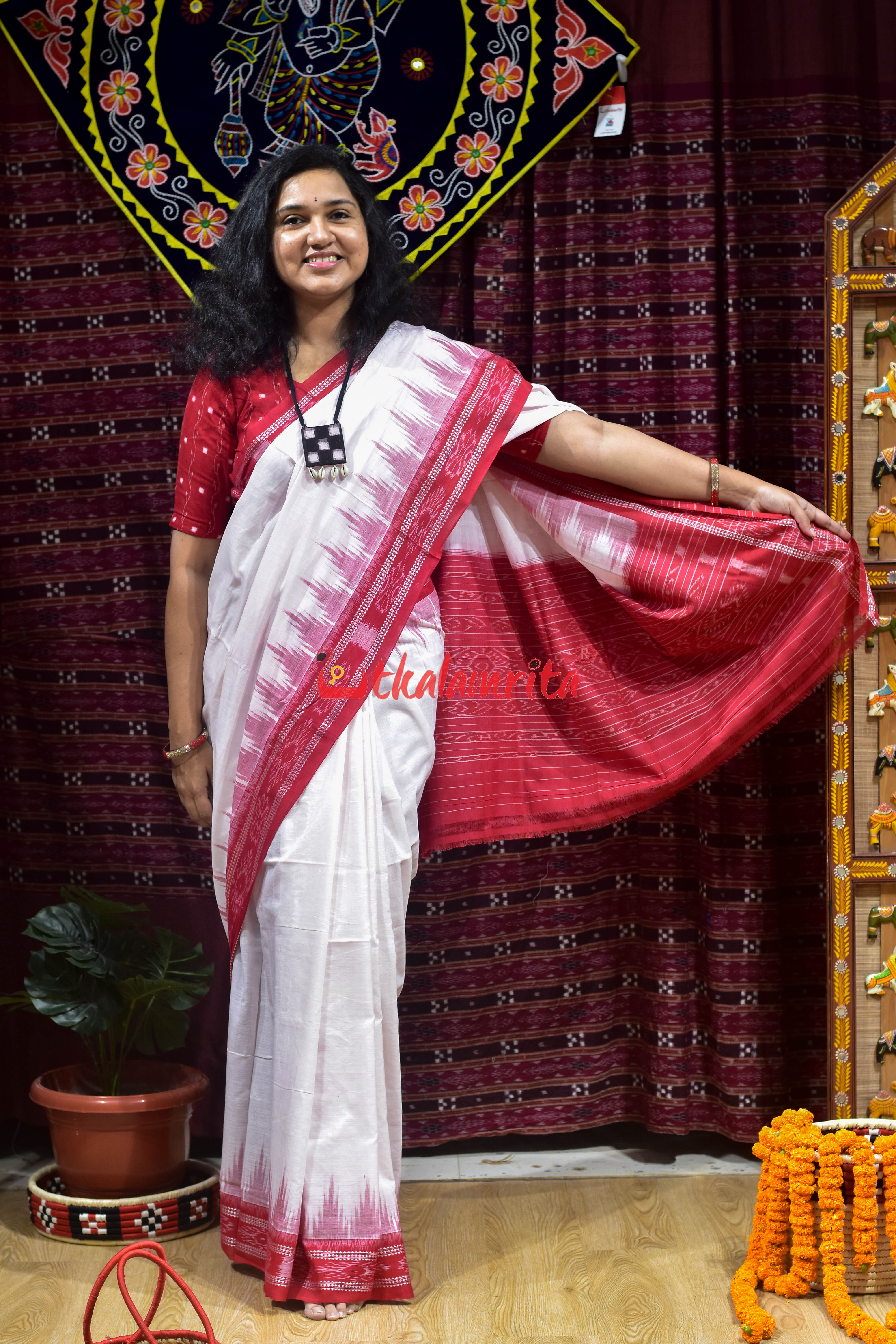 White Red Kumbha Plain Khandua Cotton Saree