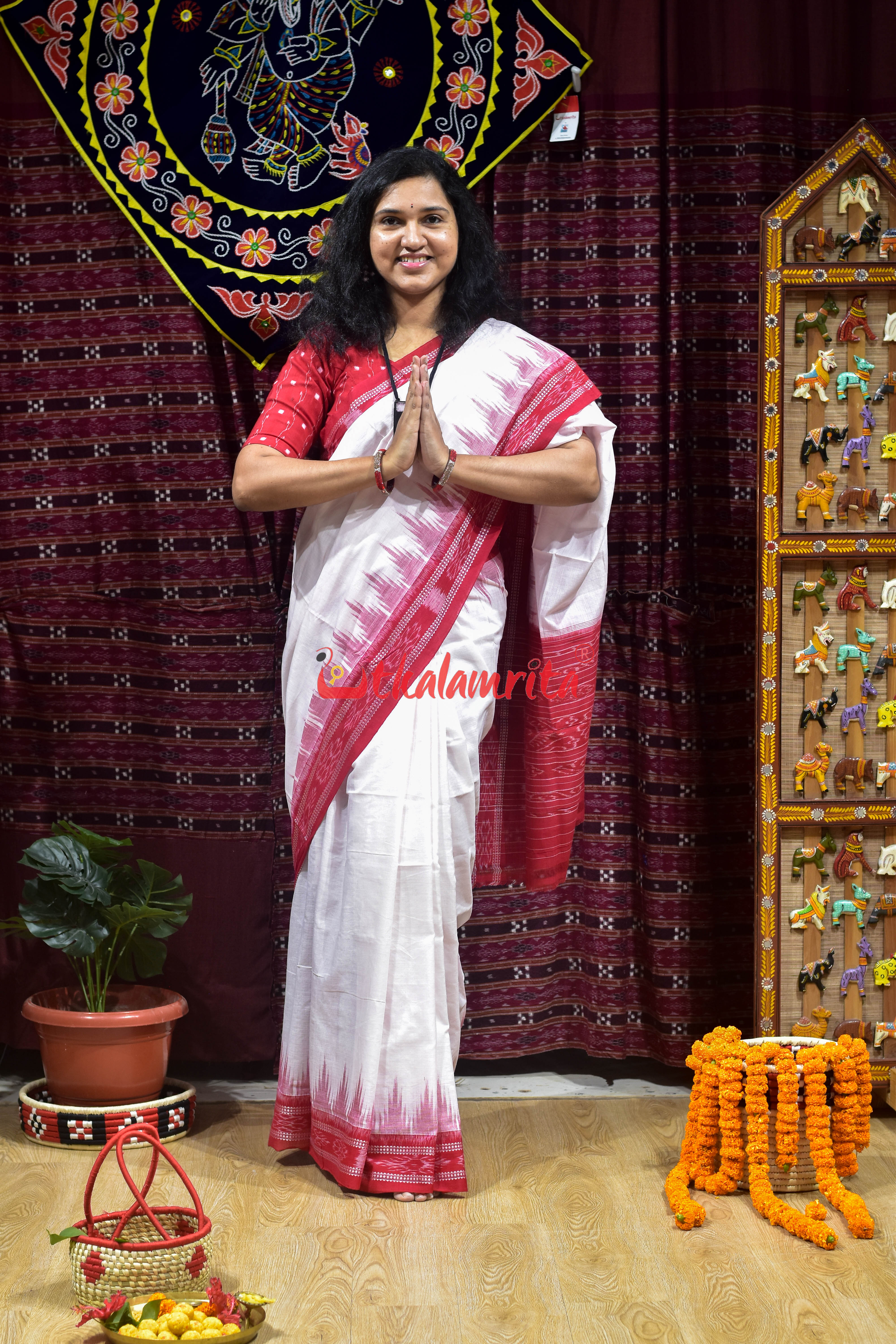 White Red Kumbha Plain Khandua Cotton Saree