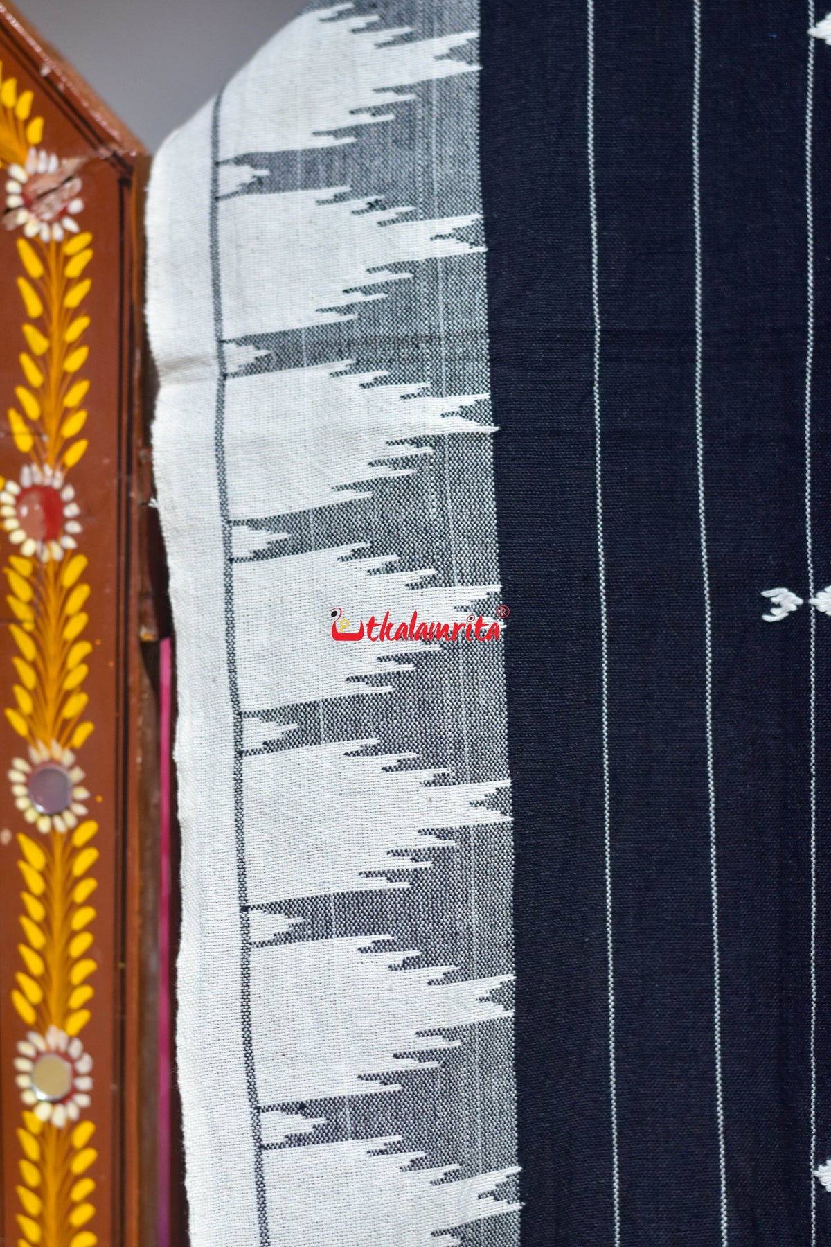 Black White Lining Fish Buti (Stole)