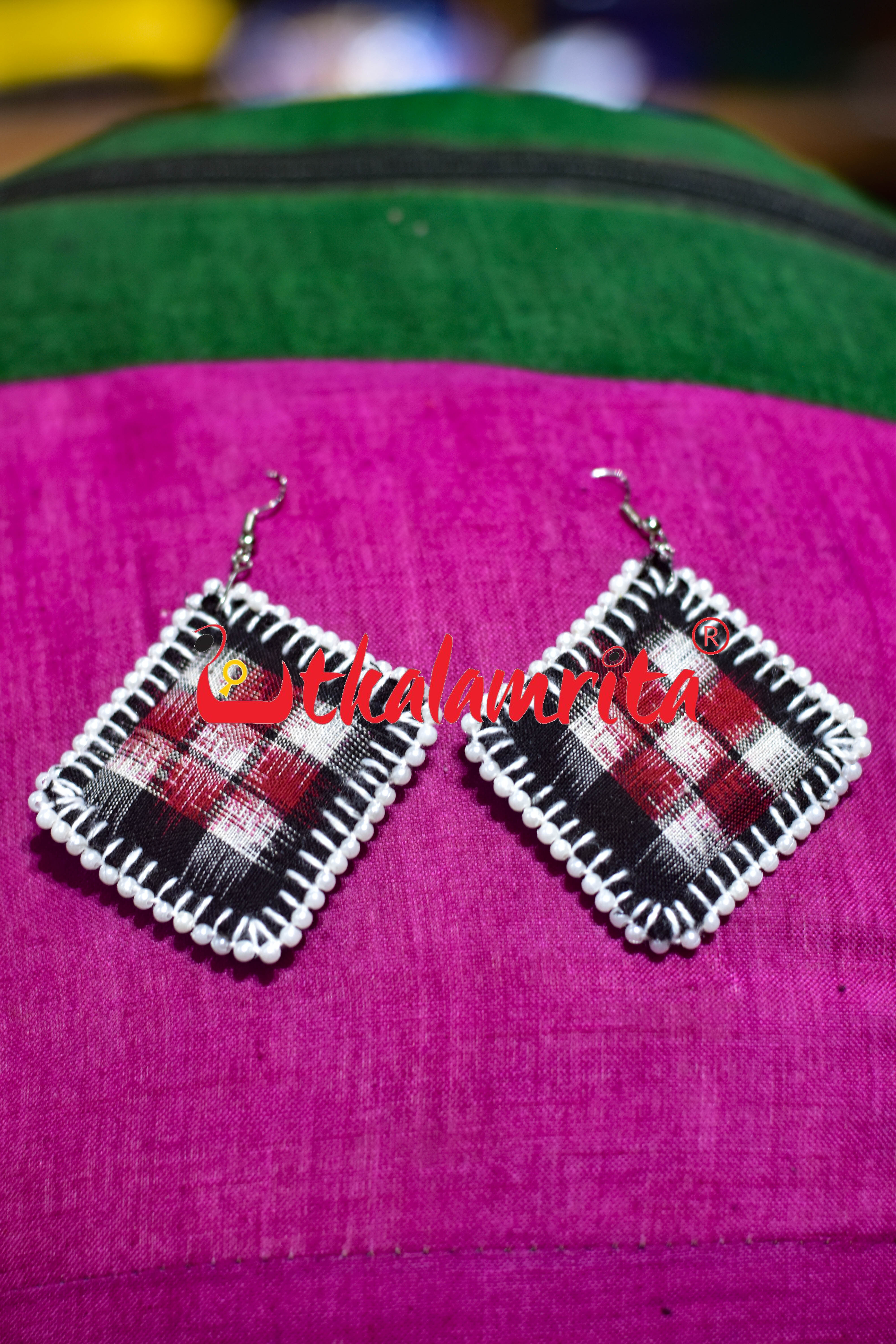 Black White Small Pasapali Earrings