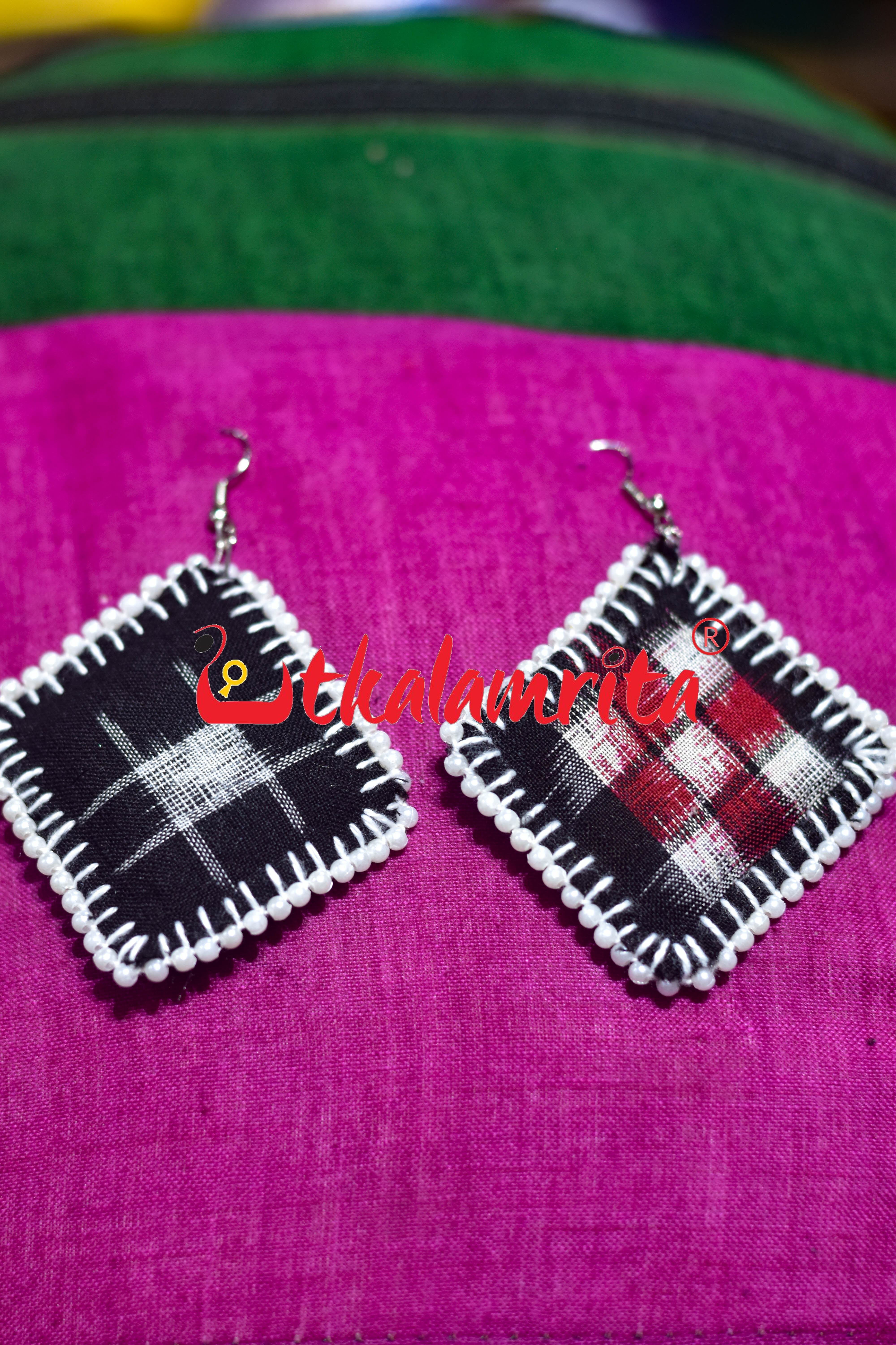 Black White Small Pasapali Earrings
