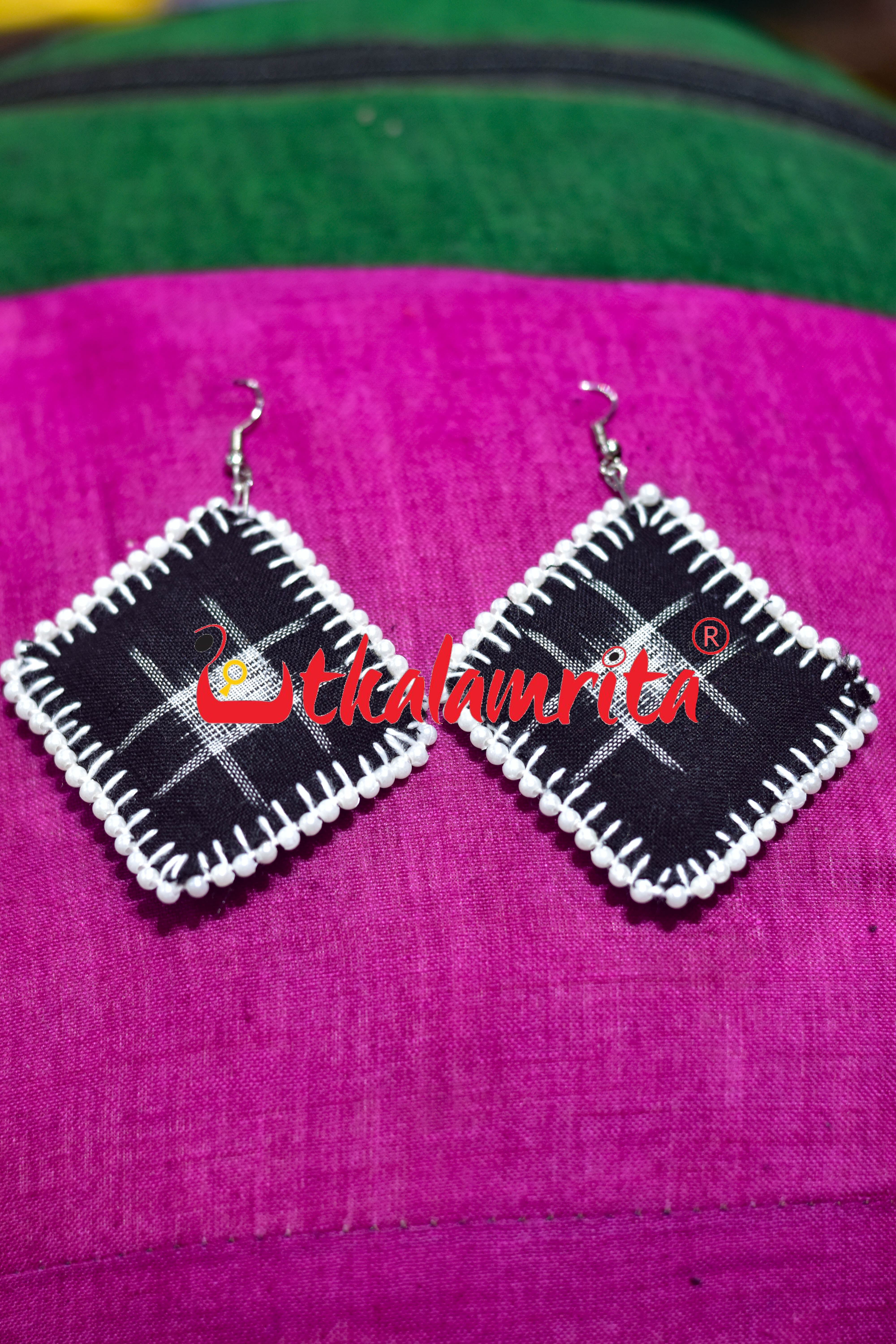 Black White Small Pasapali Earrings