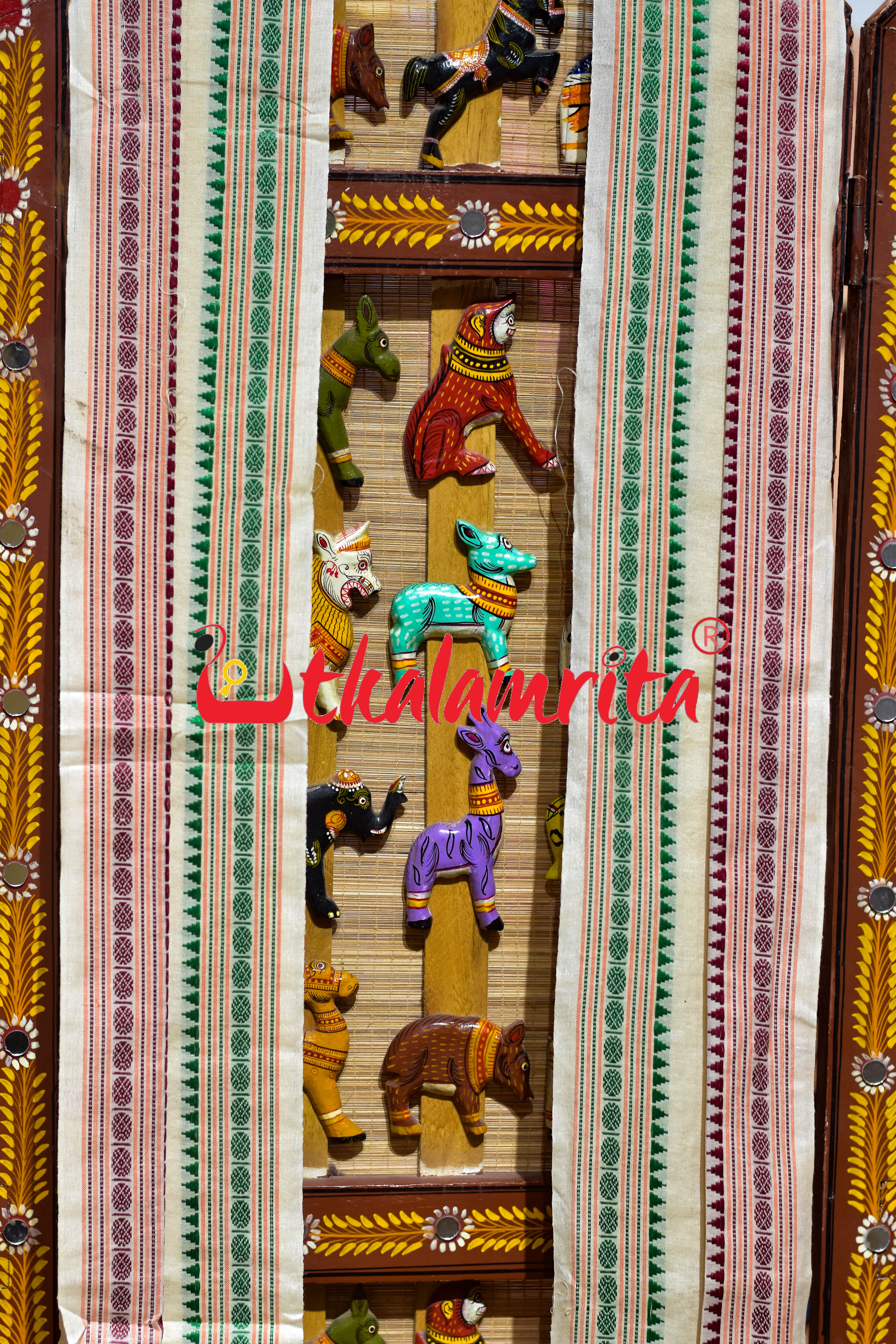 Green Red Border (Uttaria)