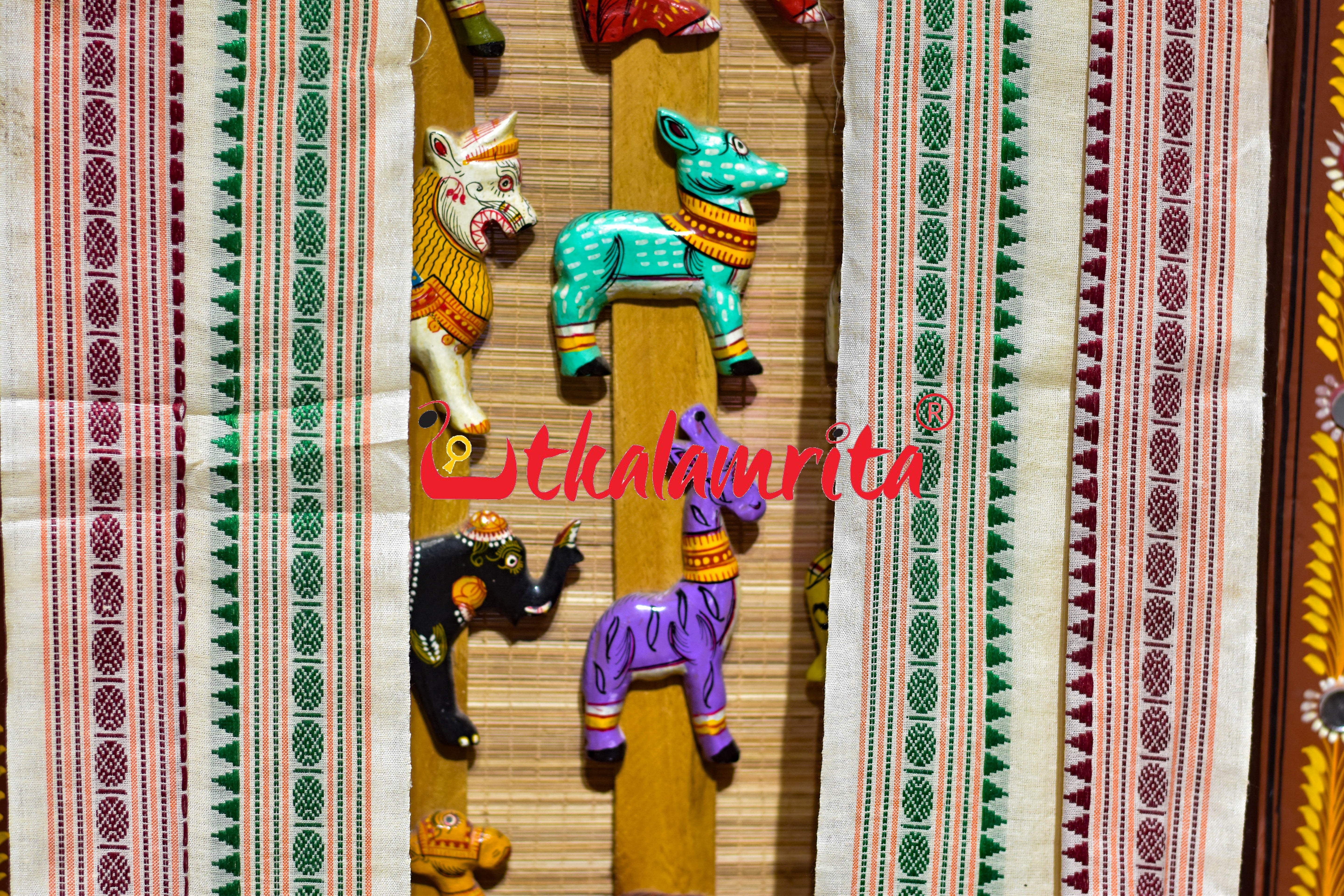 Green Red Border (Uttaria)