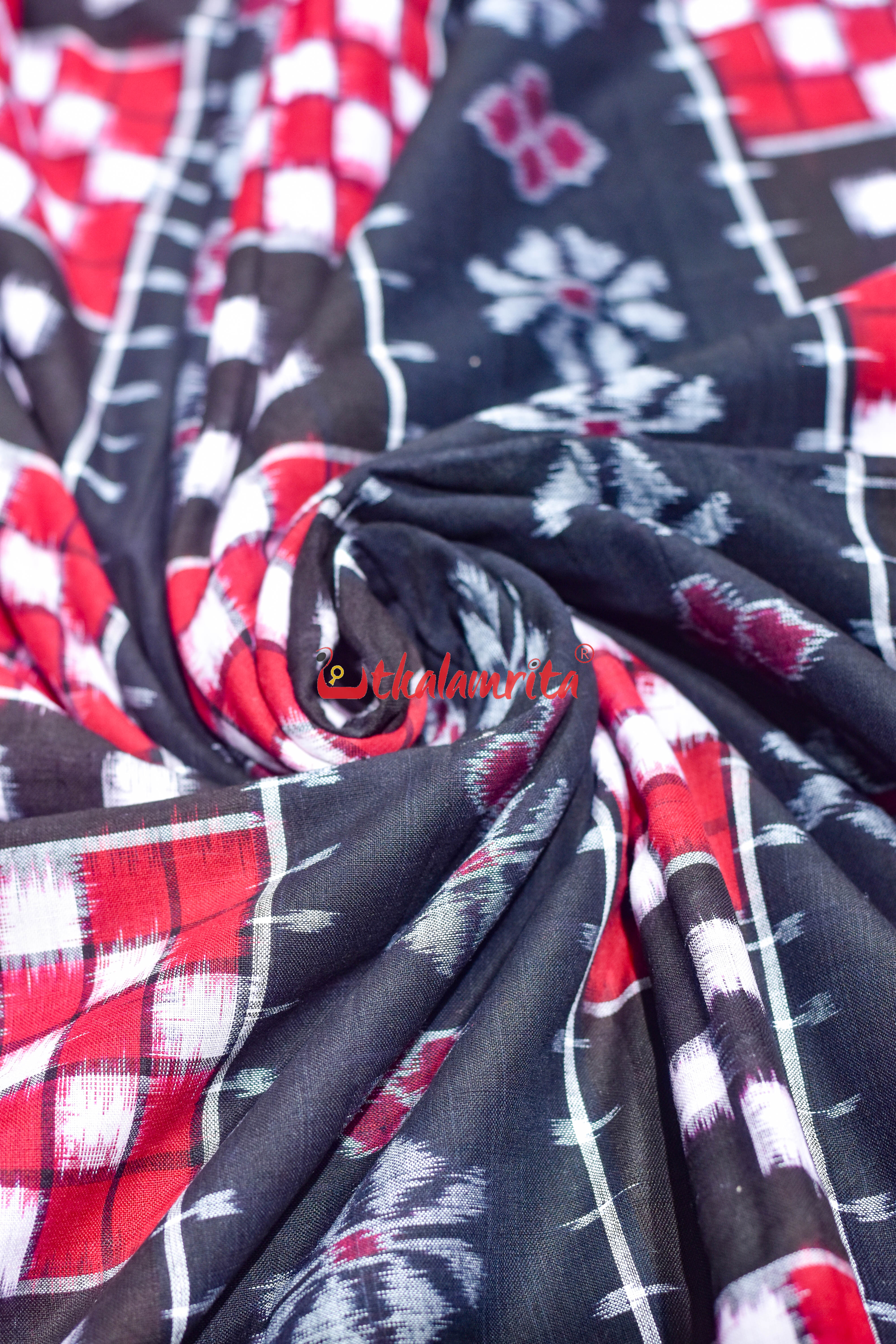 Black Red 5 Kuthi Flower Pasapali Cotton (Fabric)